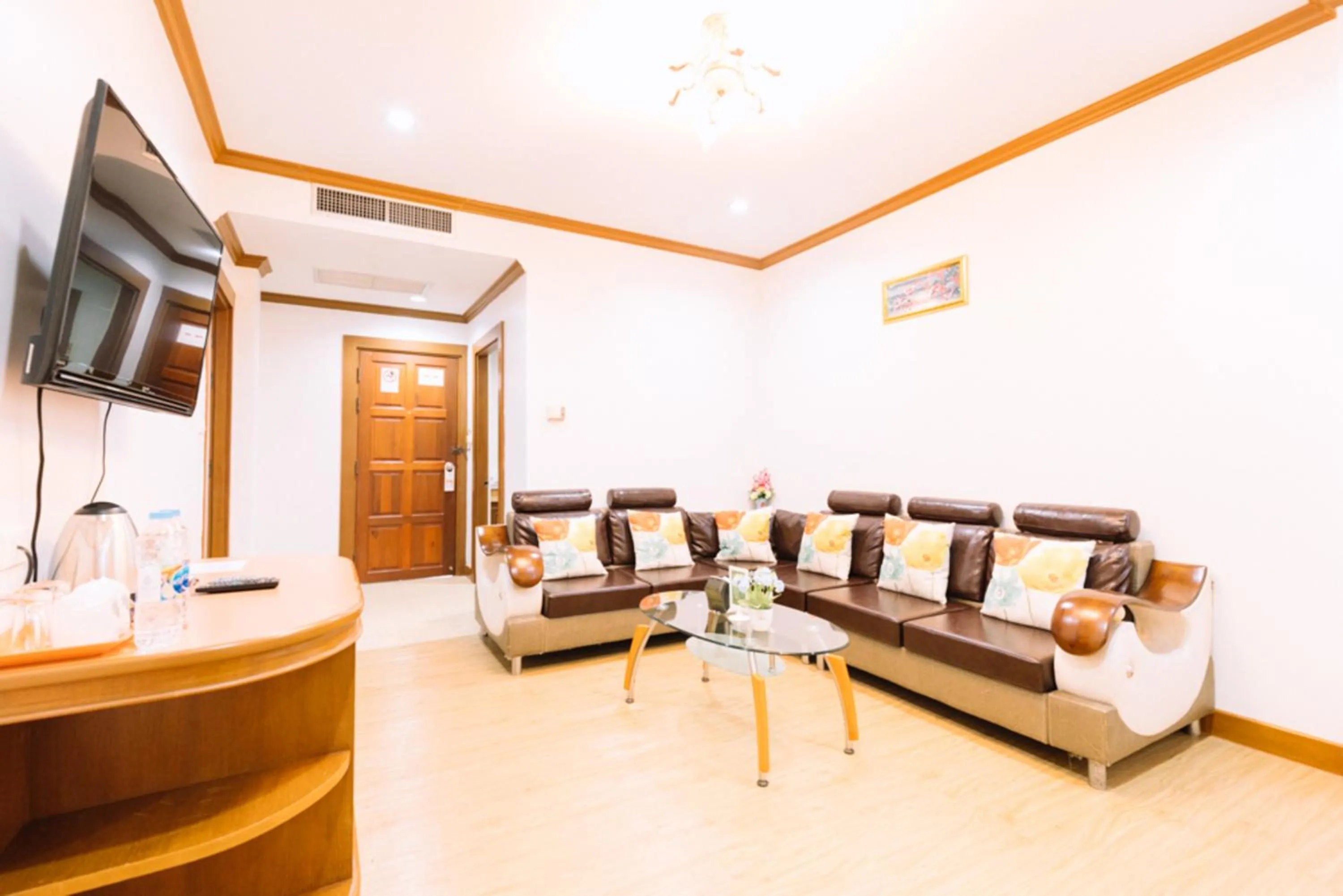 Living room in Chumphon Gardens Hotel