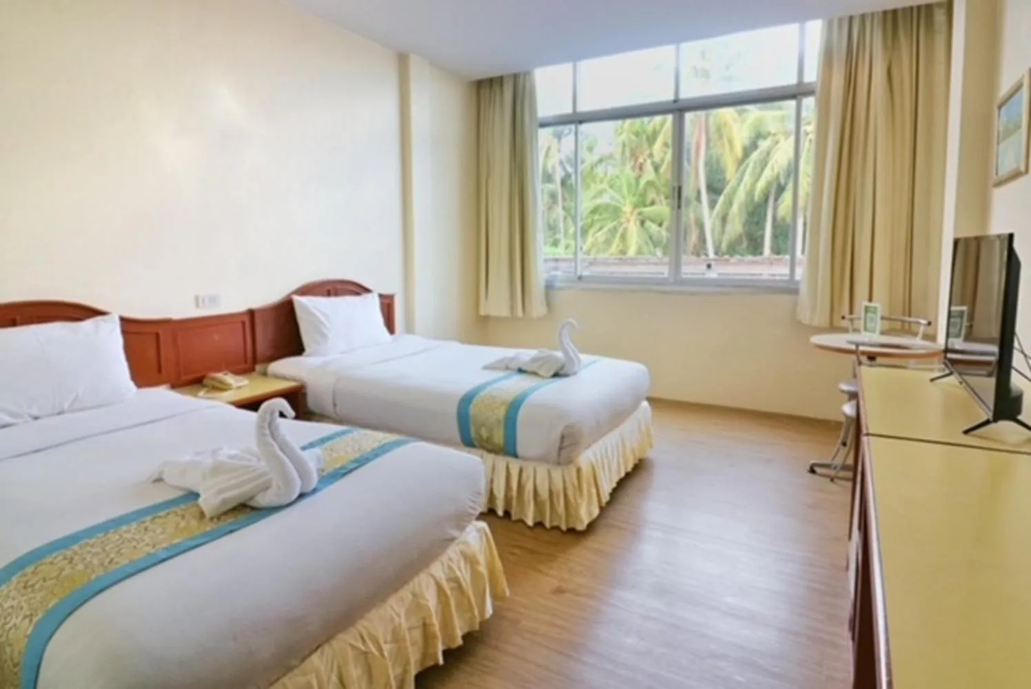 Bed in Chumphon Gardens Hotel