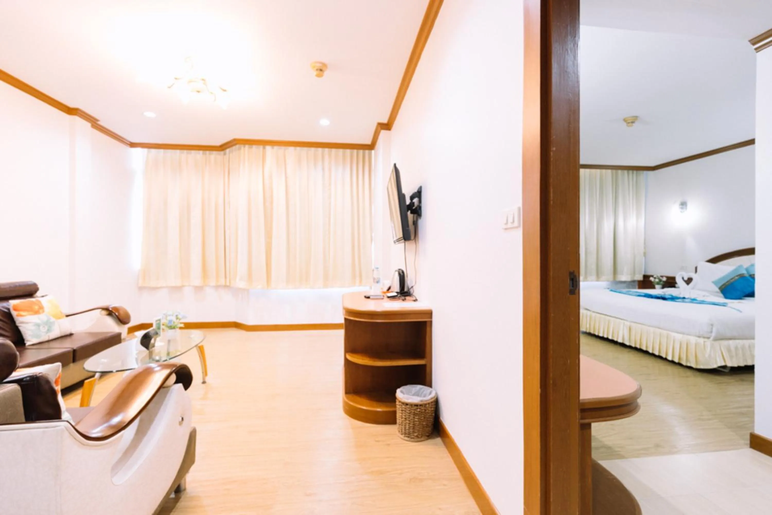 Bedroom, Bed in Chumphon Gardens Hotel