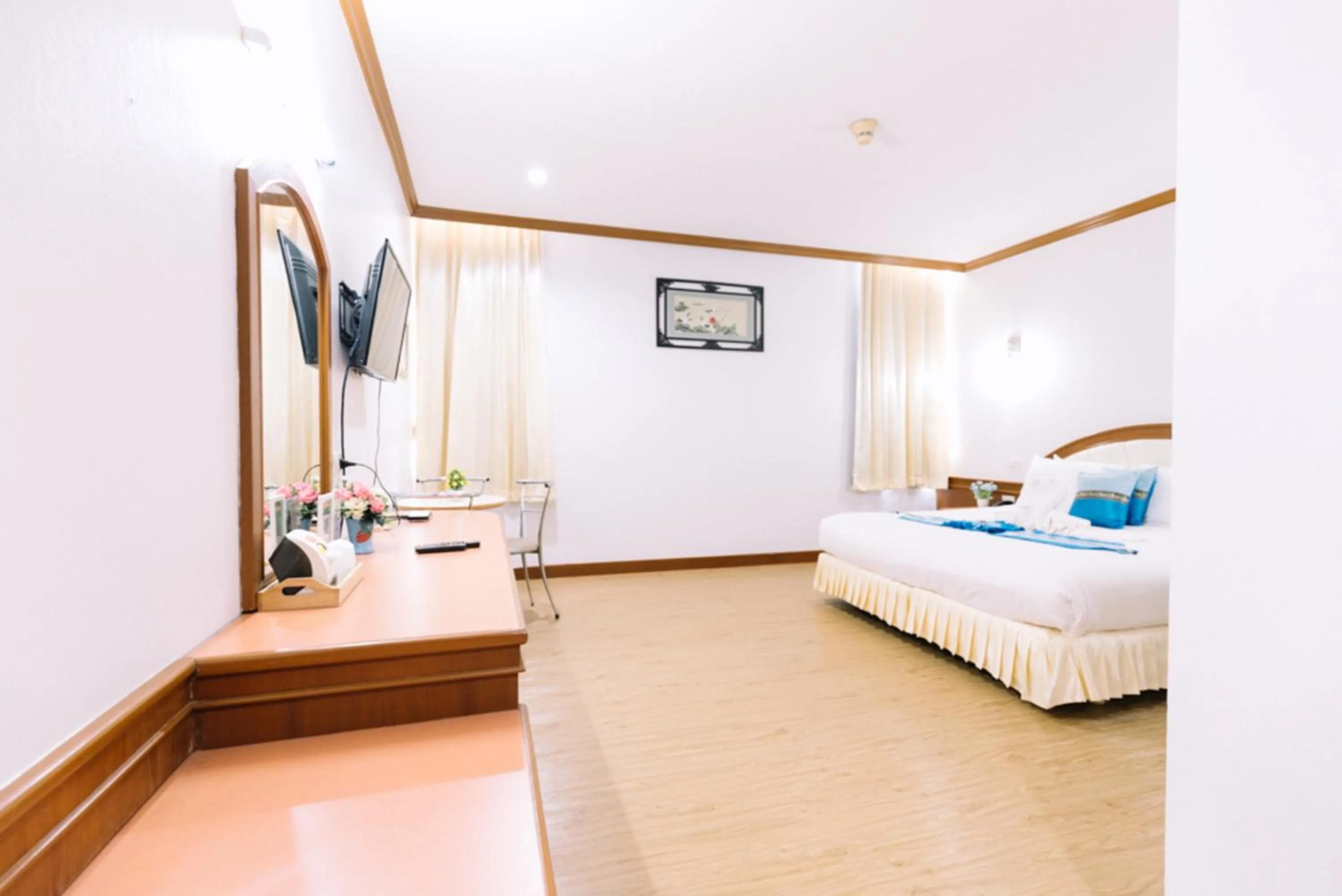 Bedroom, Bed in Chumphon Gardens Hotel