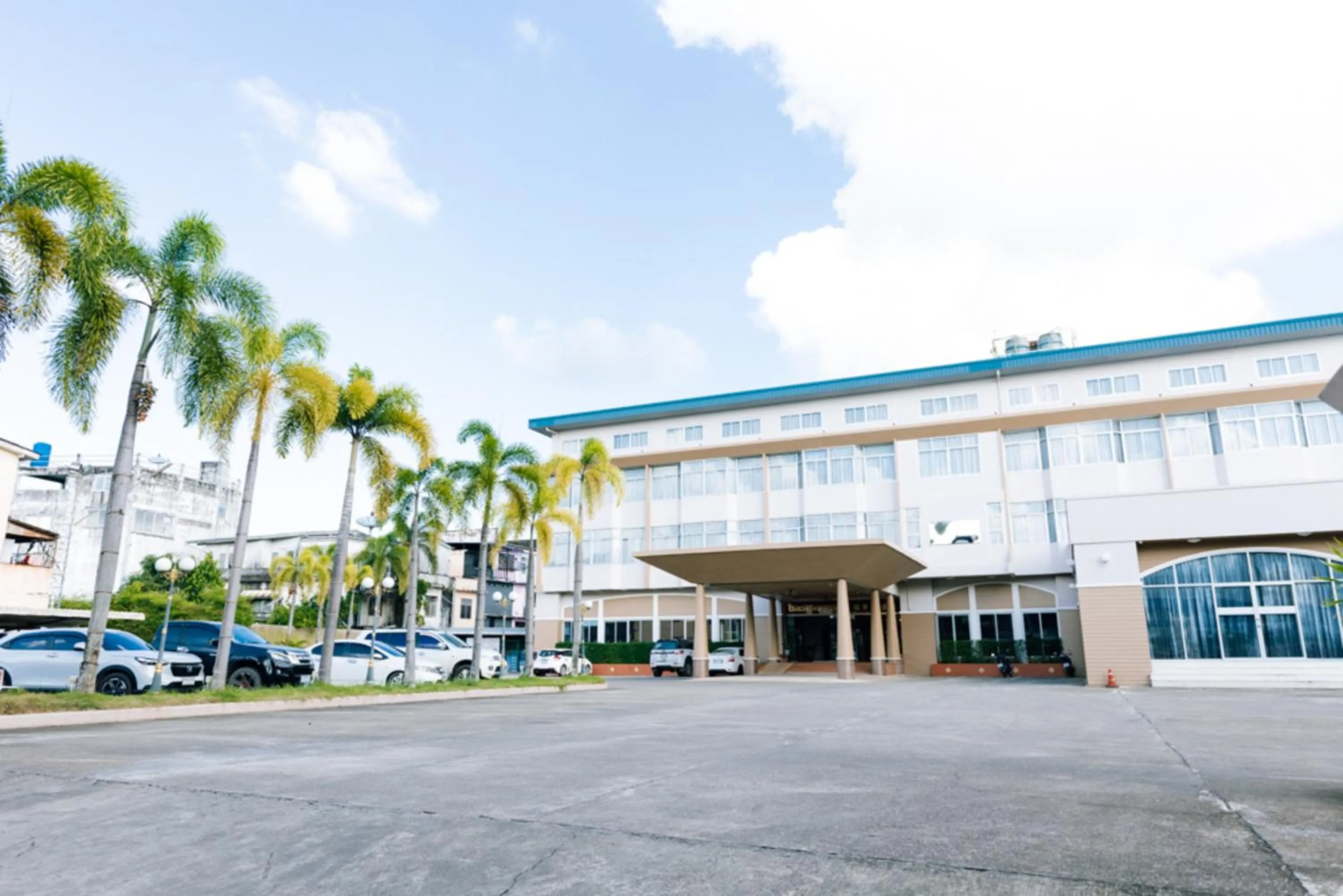 Property building in Chumphon Gardens Hotel