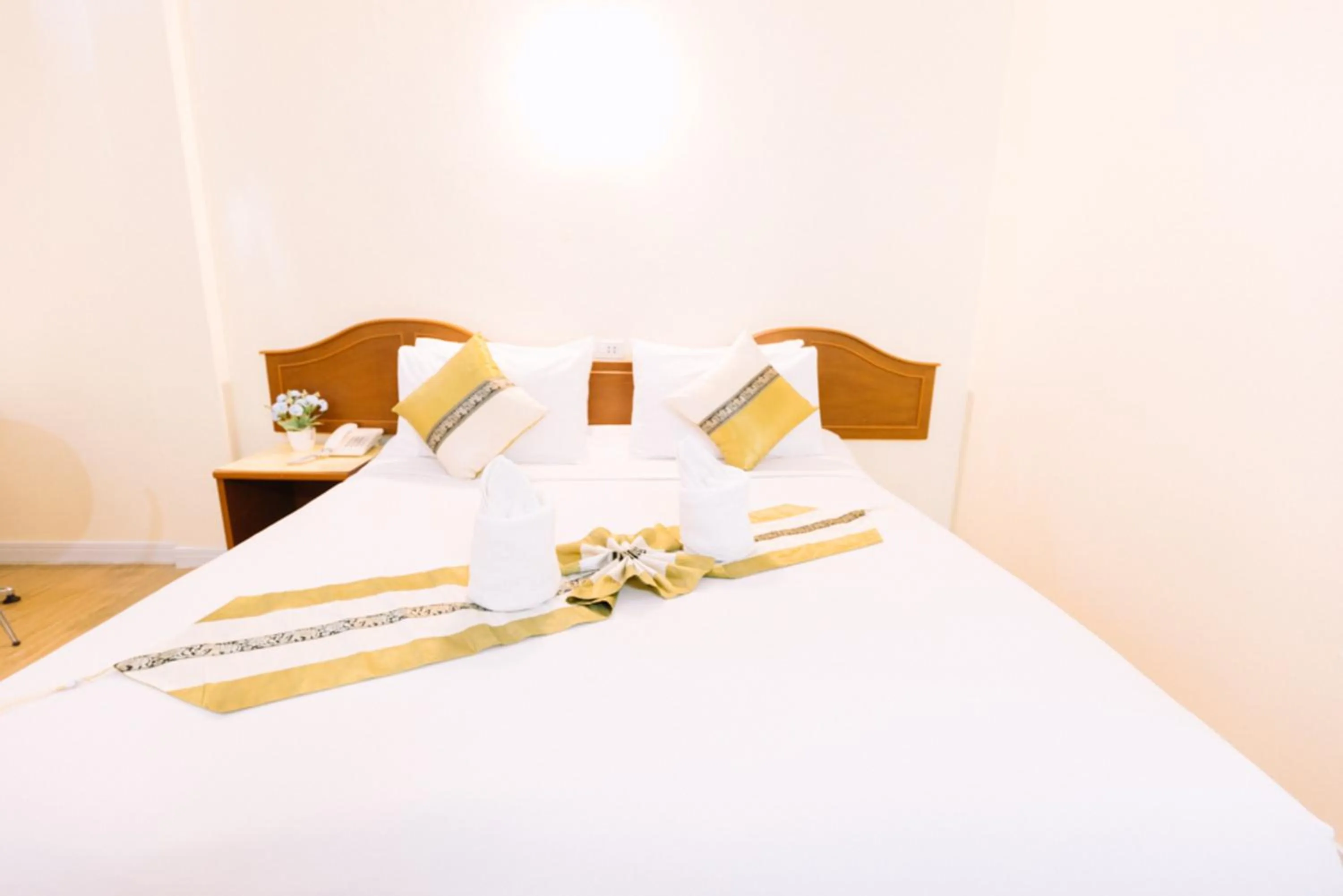 Bedroom, Bed in Chumphon Gardens Hotel