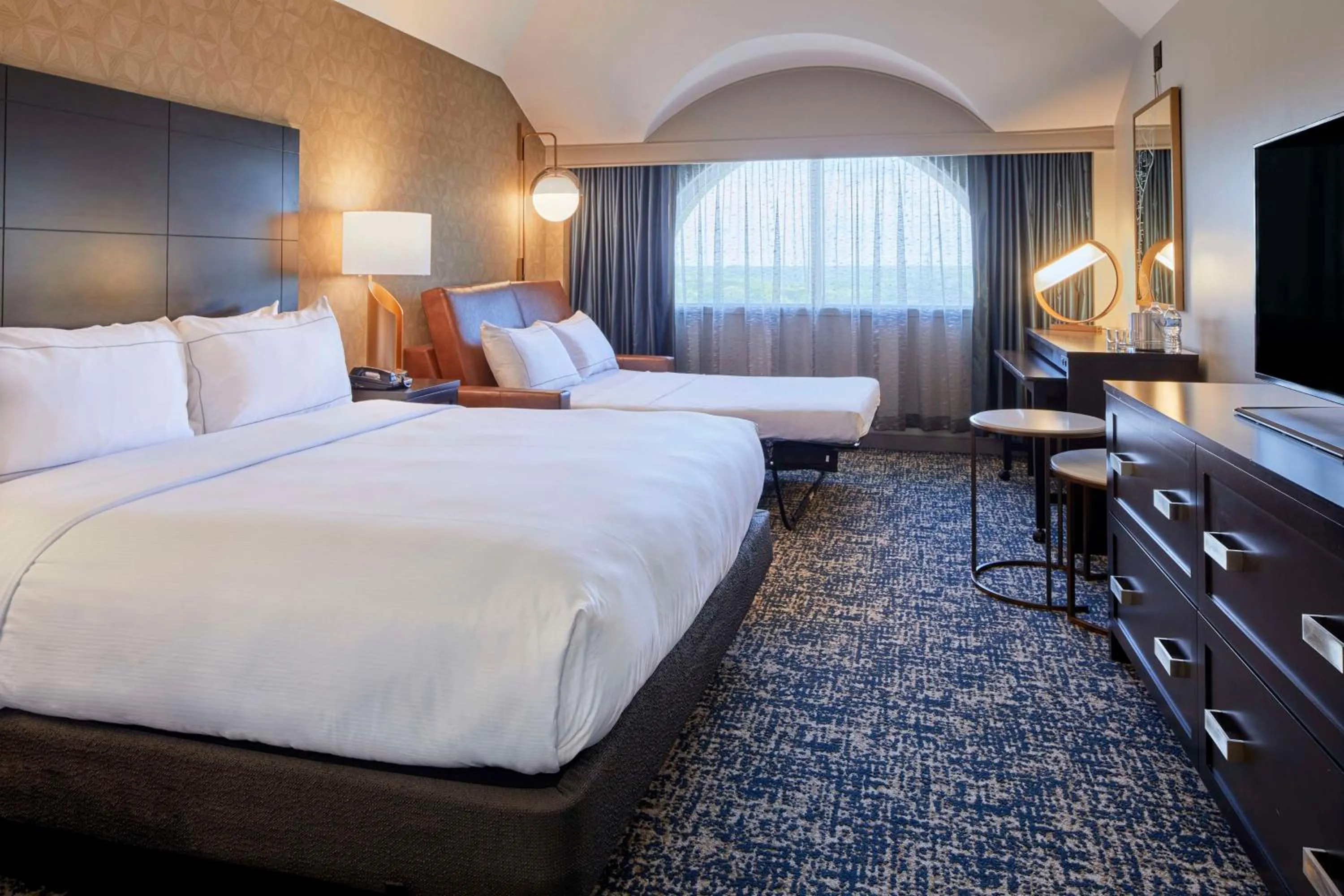 Bed in DoubleTree by Hilton Atlanta/Roswell - Alpharetta Area