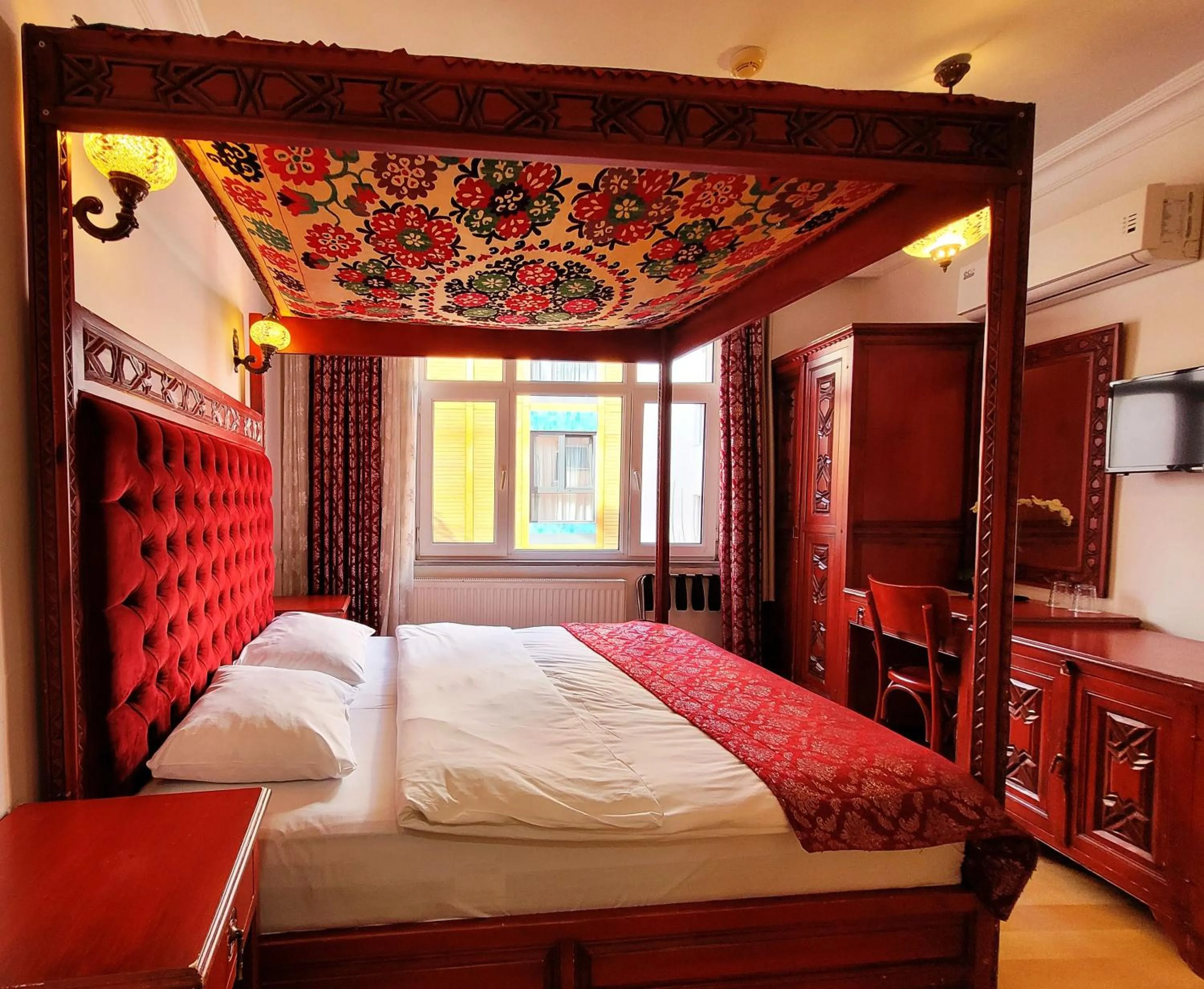 Bedroom, Bed in Marmara Guesthouse