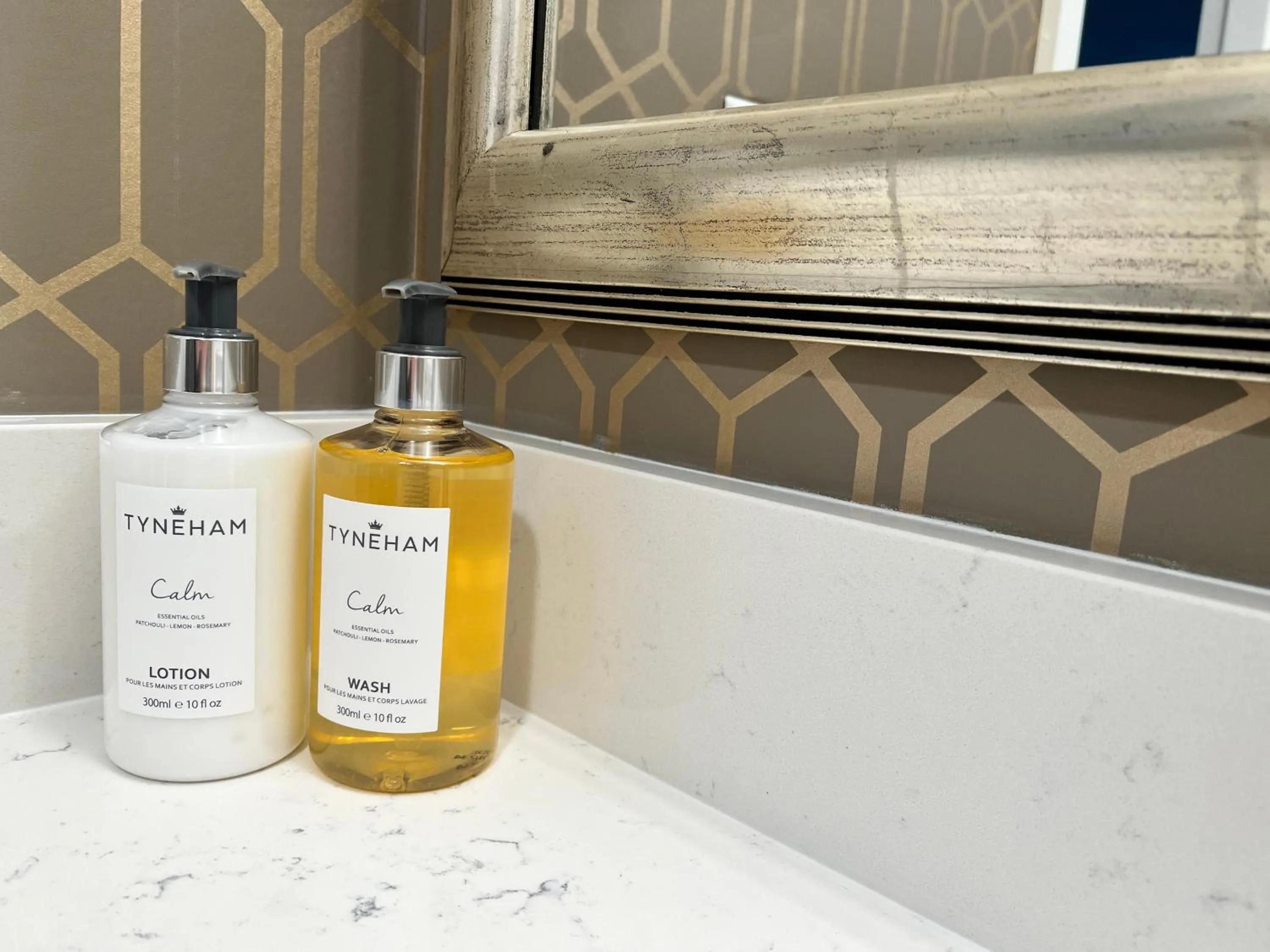 Bathroom in Chateau Victoria Hotel & Suites