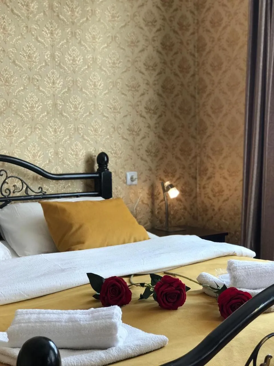 Bed in Guest House Elguja Qushashvili