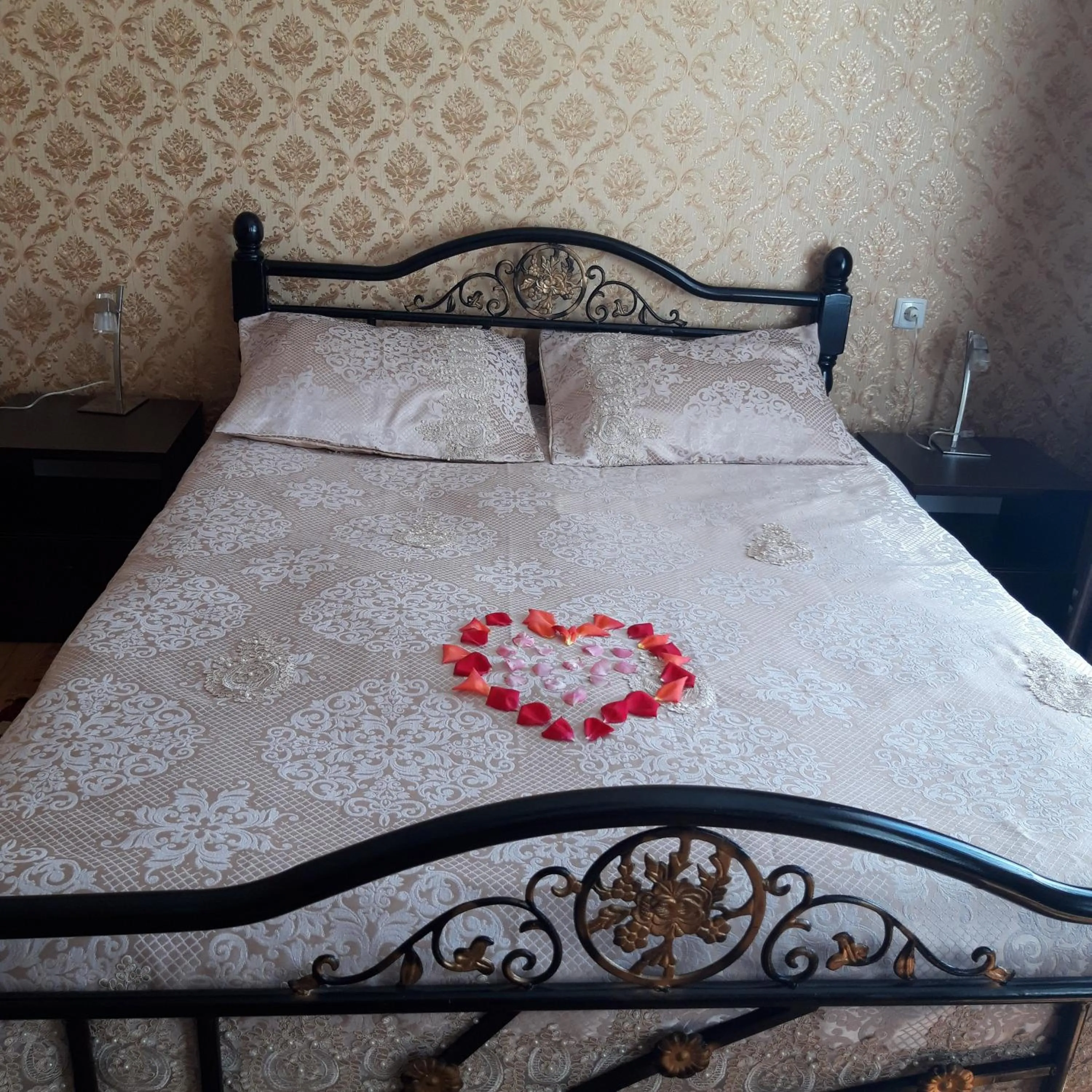 Bed in Guest House Elguja Qushashvili