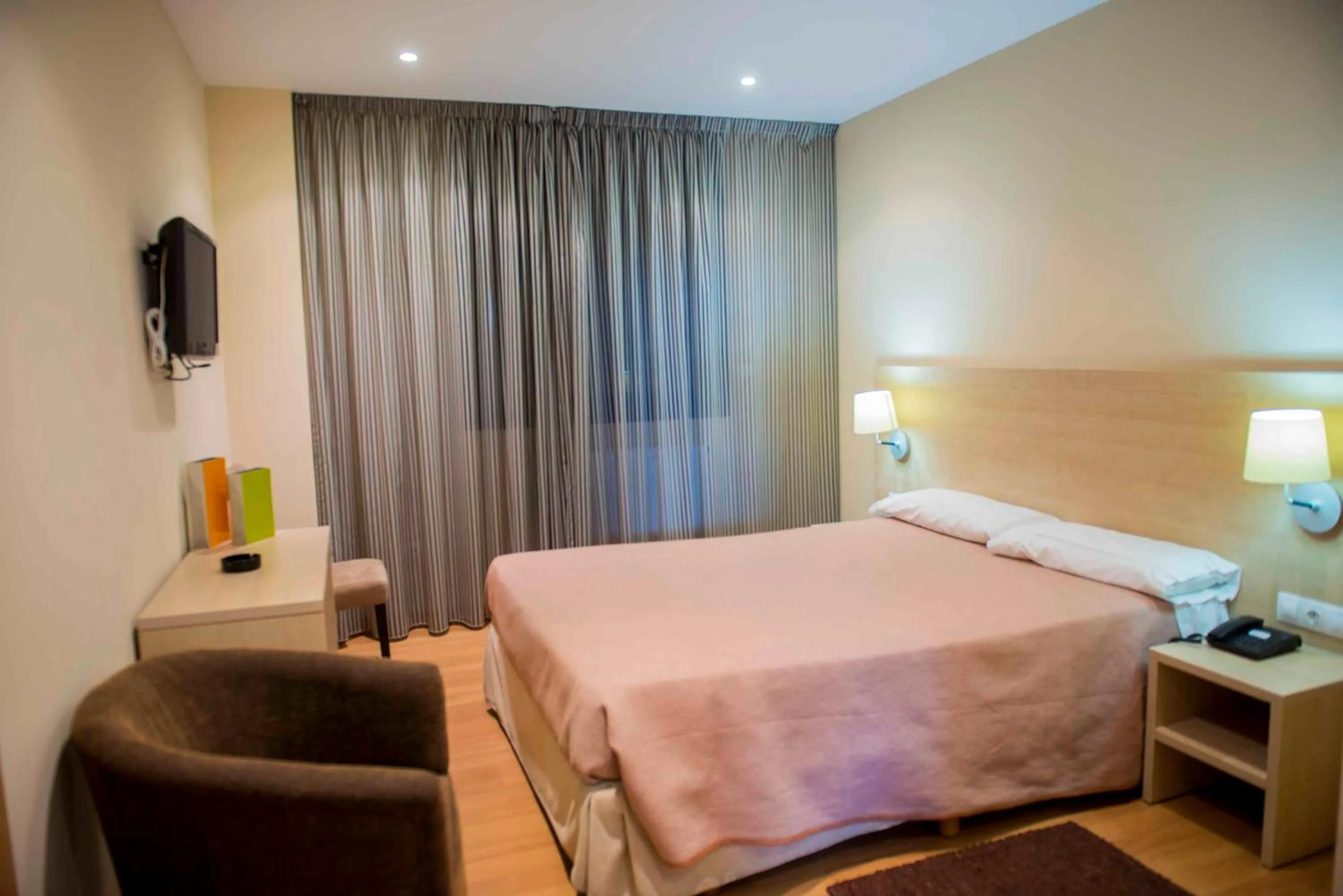 Bed in Hotel Meson de Erosa