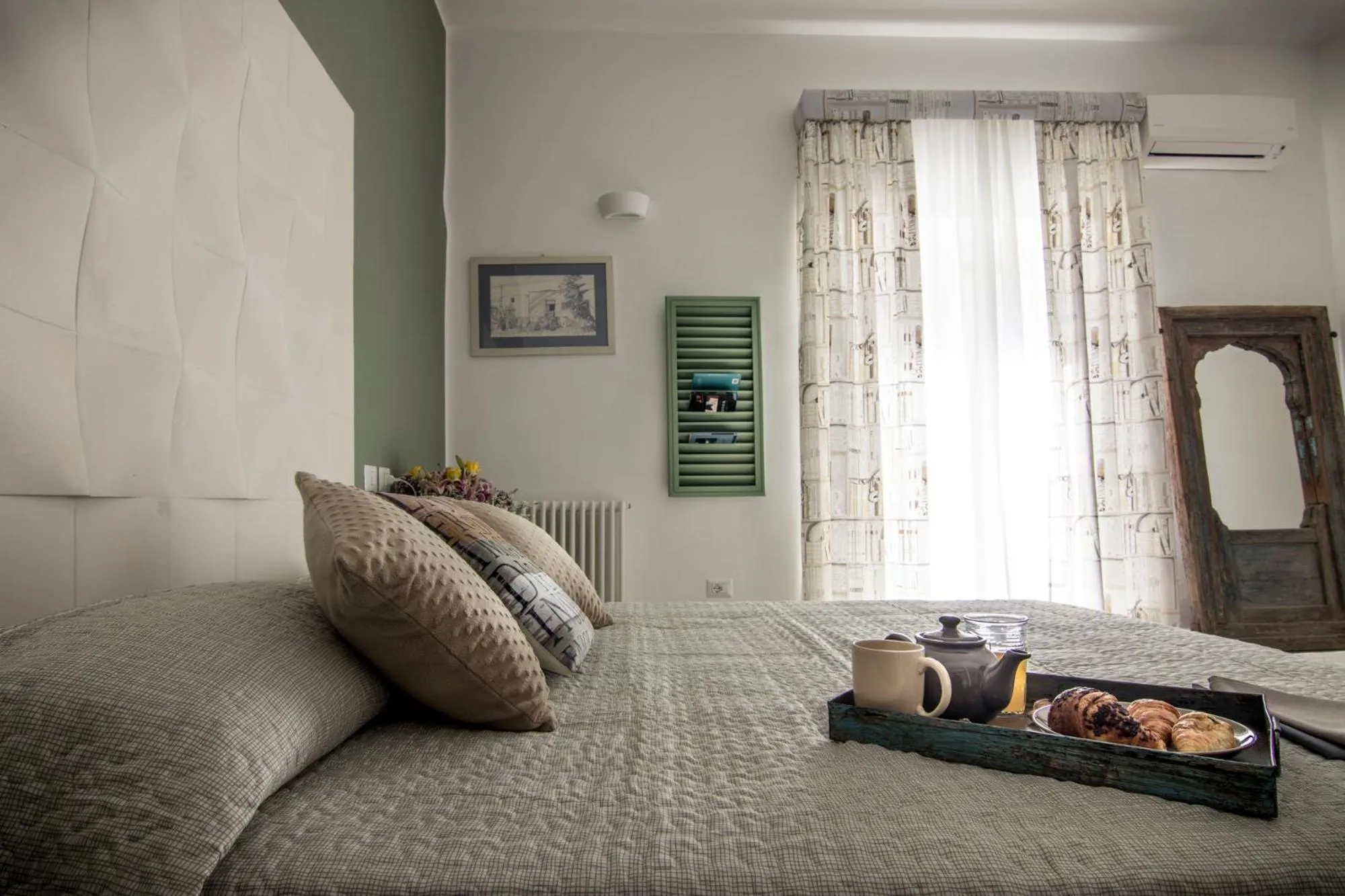 Photo of the whole room, Bed in Ad Hoc Rooms