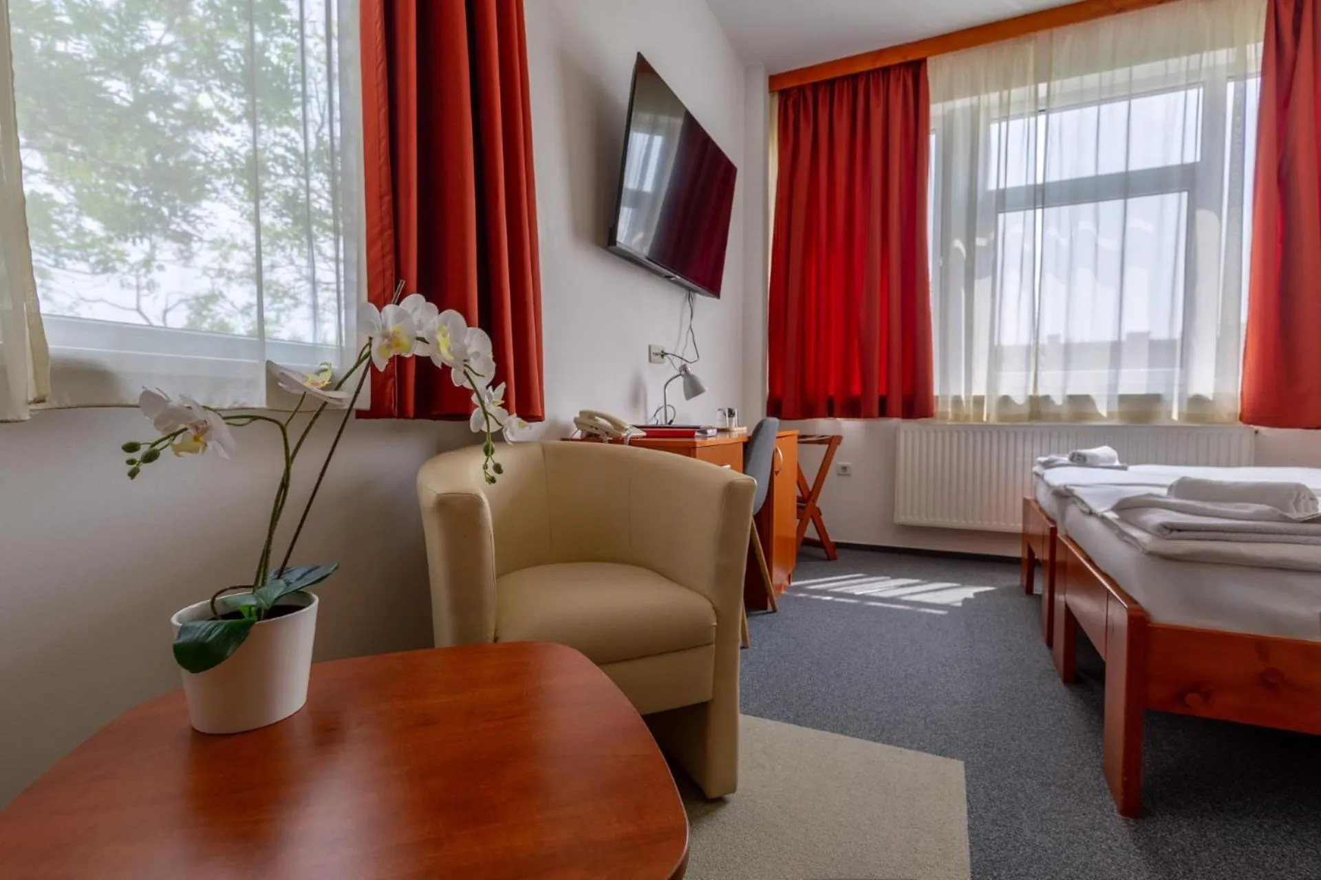 Bed in Fordan Hotel Pécs