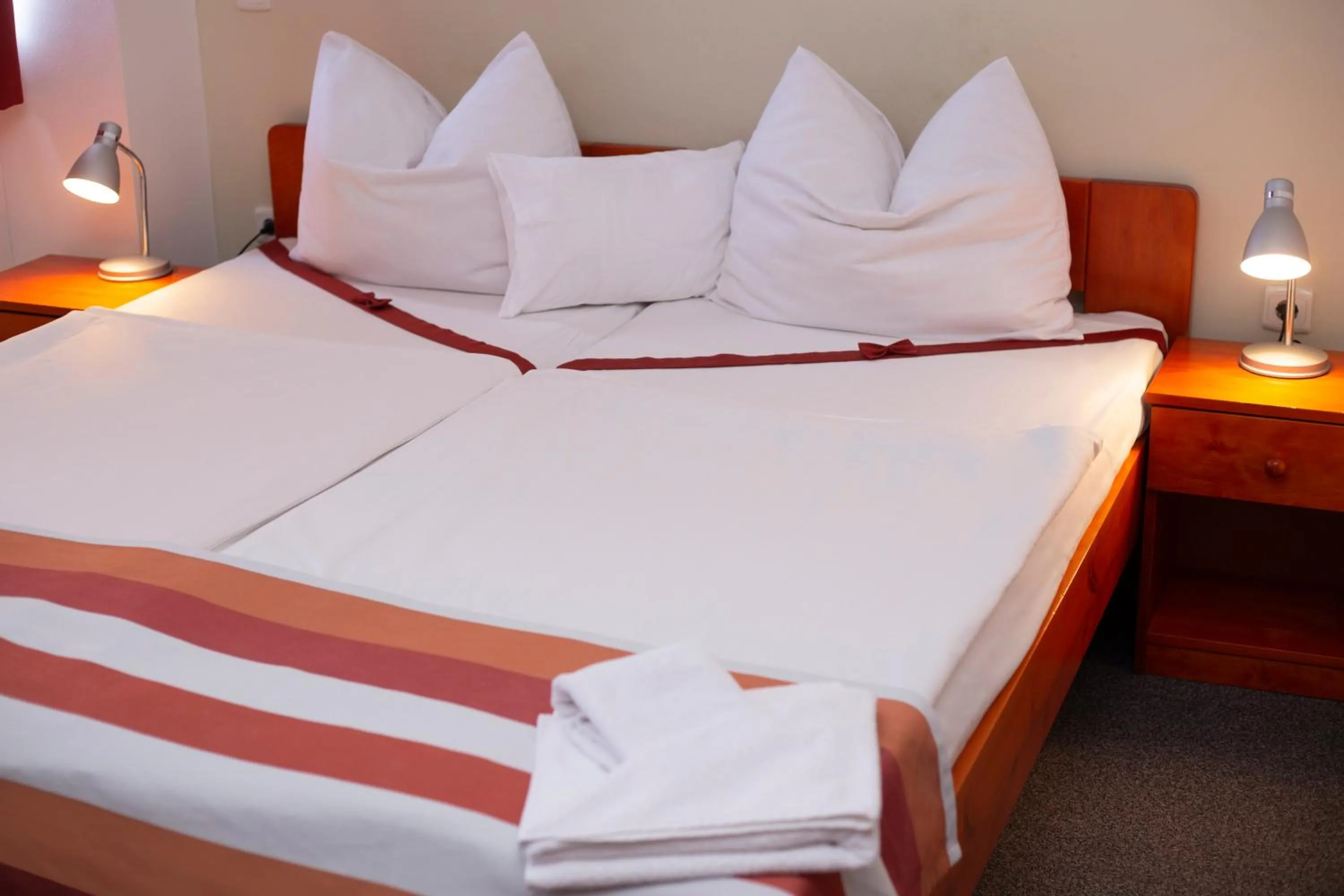Bed in Fordan Hotel Pécs