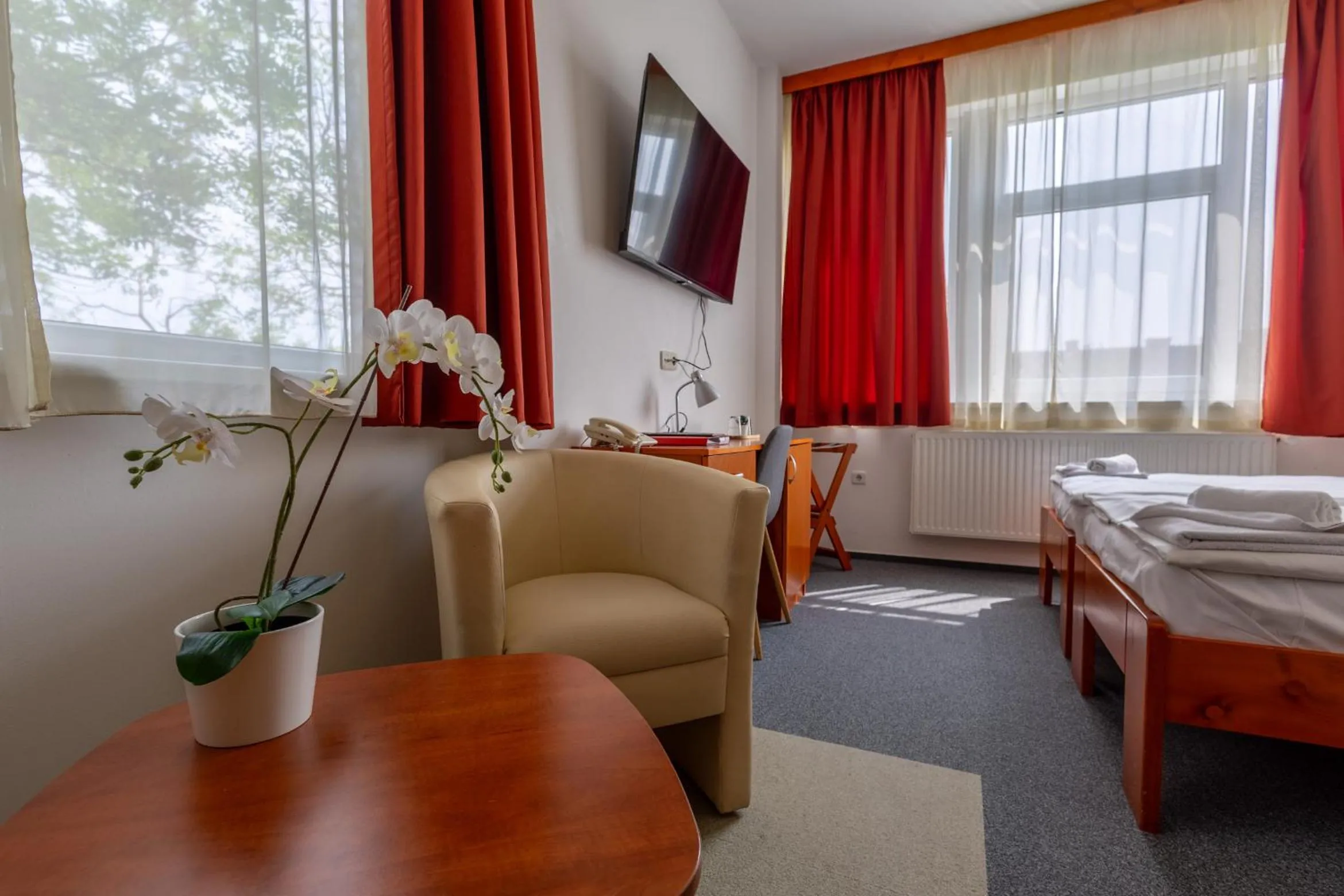Photo of the whole room, Bed in Fordan Hotel Pécs