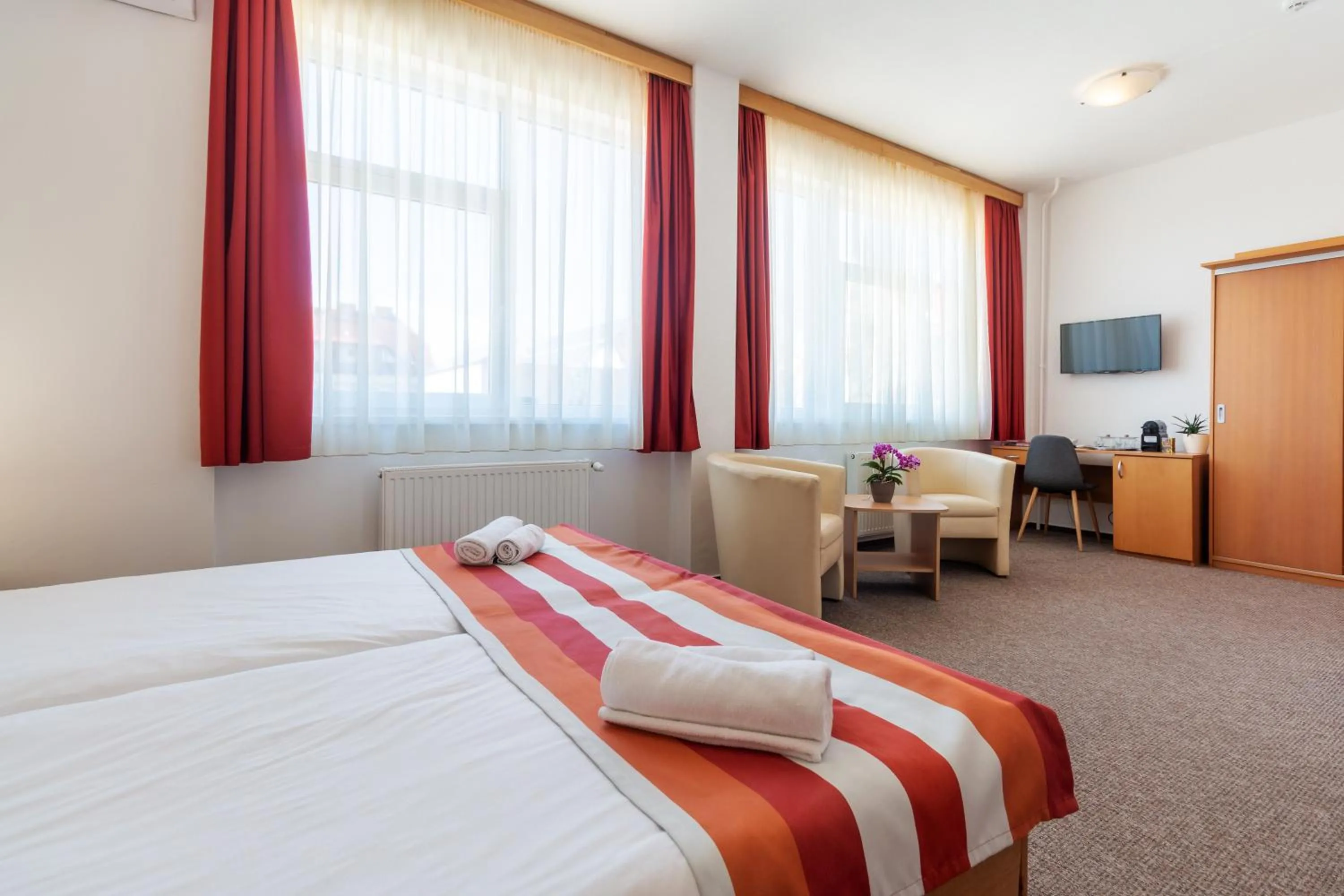 Photo of the whole room, Bed in Fordan Hotel Pécs
