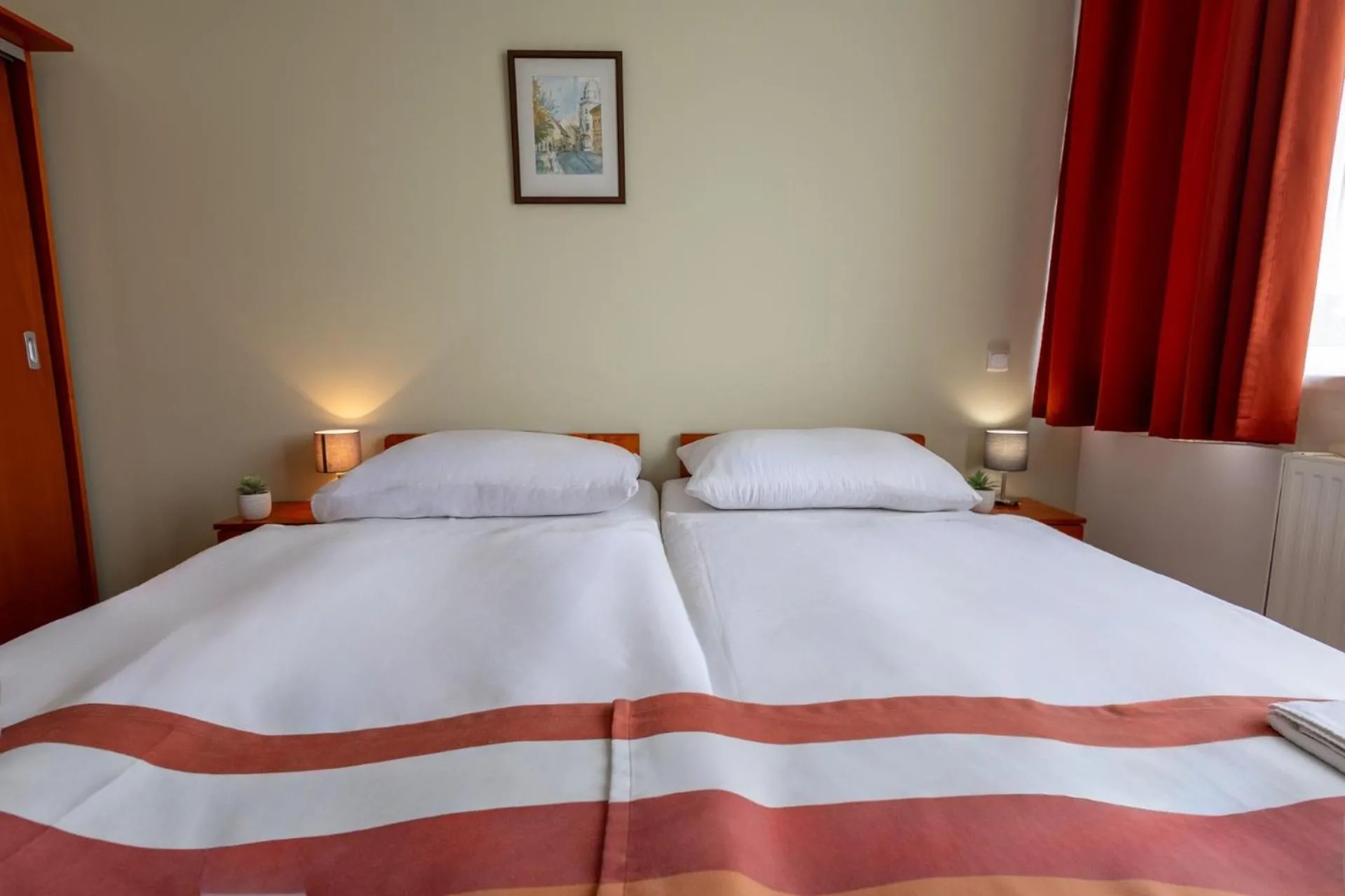 Bed in Fordan Hotel Pécs