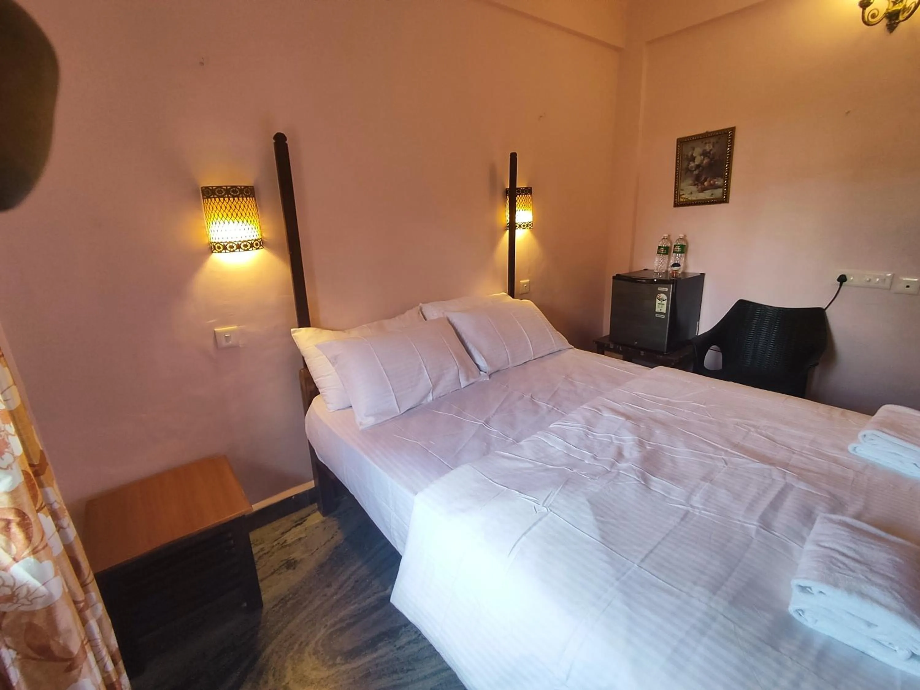 Deluxe Double Room with Shower in Maria Paulo Guest House Bar and Restaurant