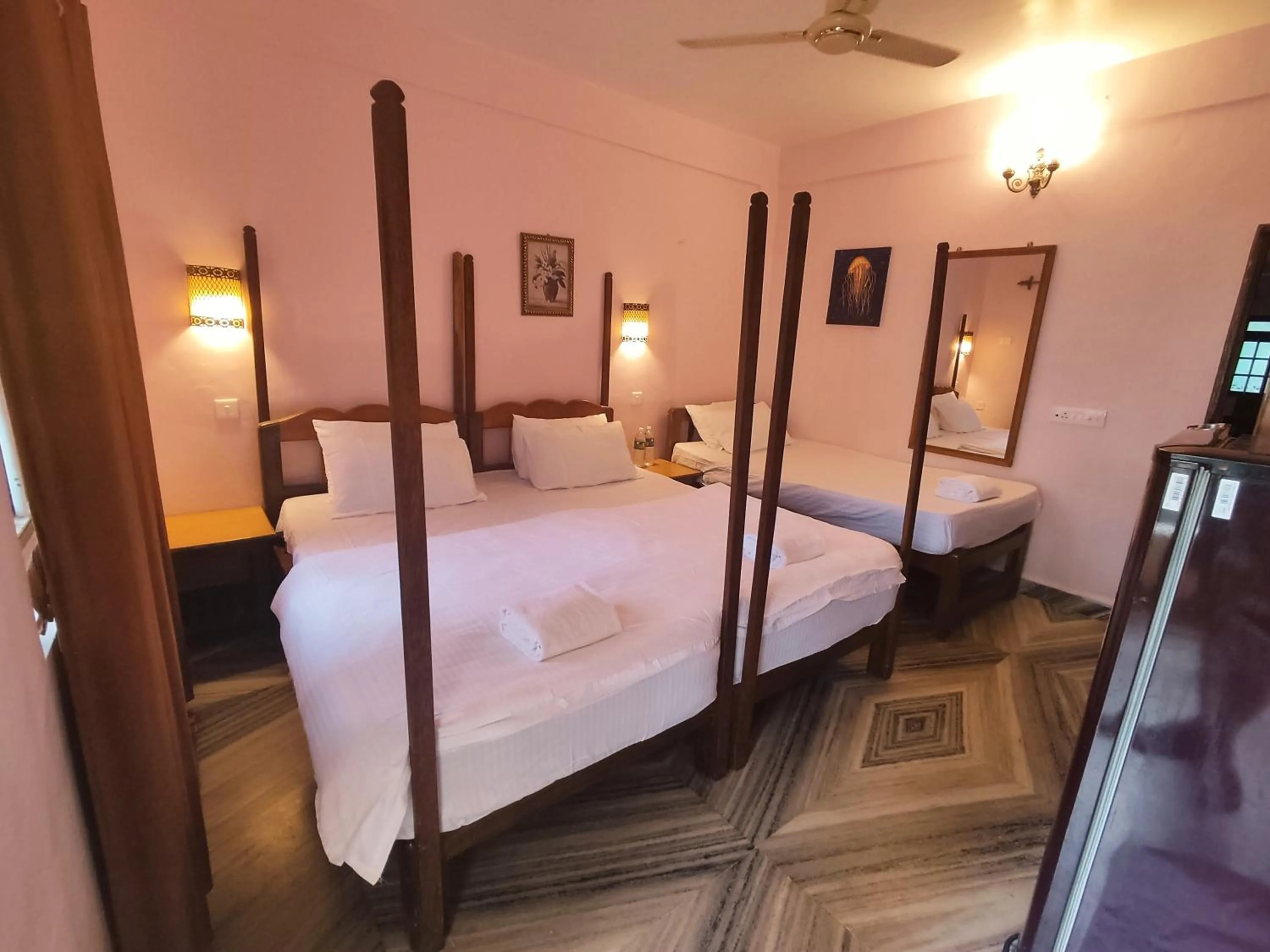 Triple Room with Balcony in Maria Paulo Guest House Bar and Restaurant