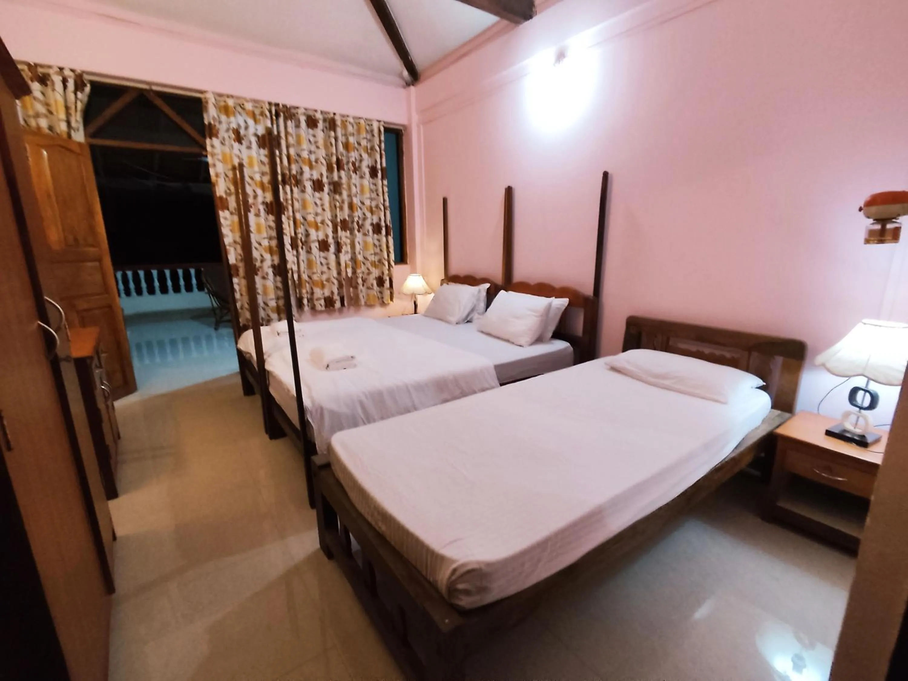 Triple Room with Private External Bathroom in Maria Paulo Guest House Bar and Restaurant