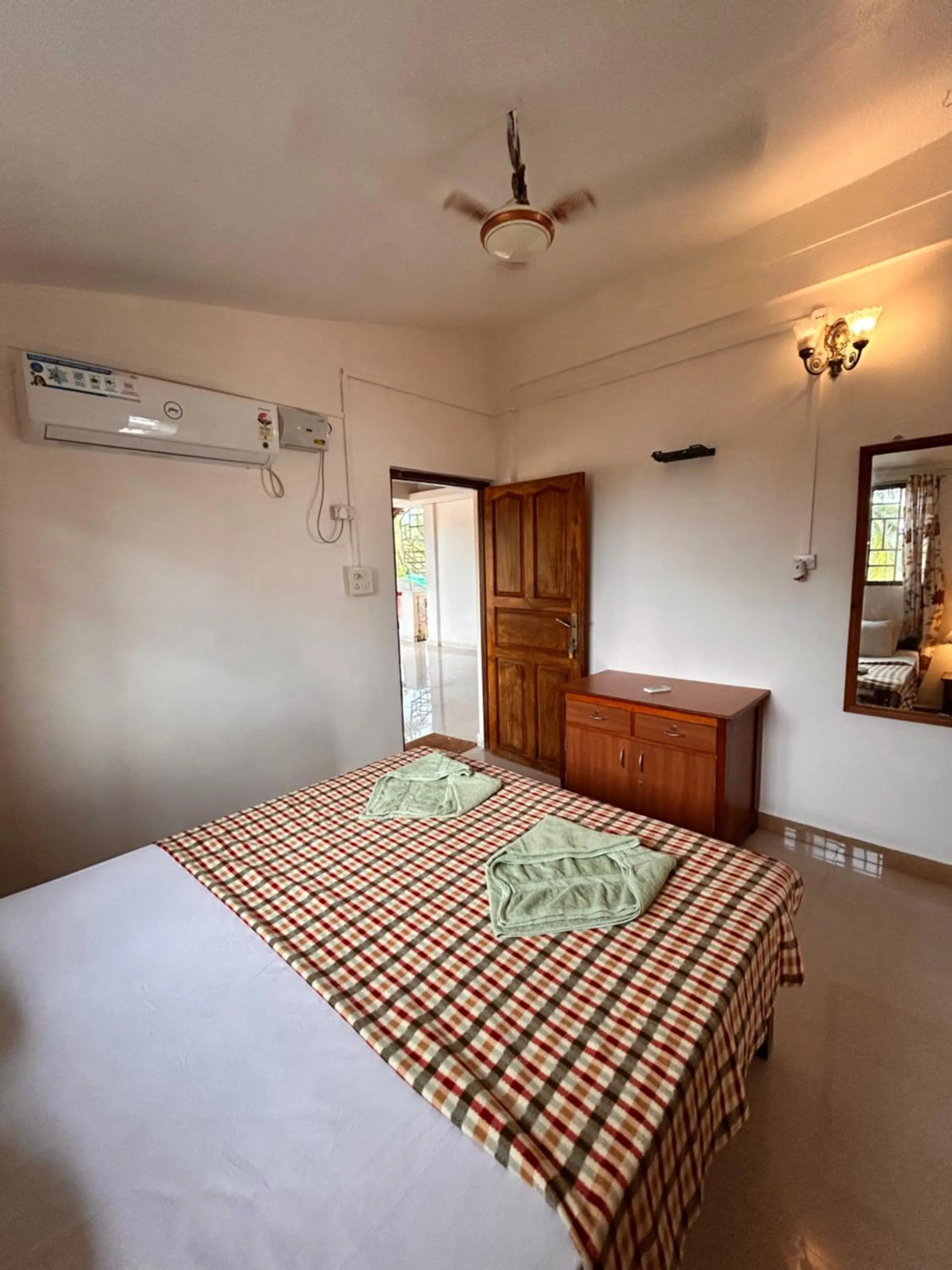 Bed in Maria Paulo Guest House Bar and Restaurant