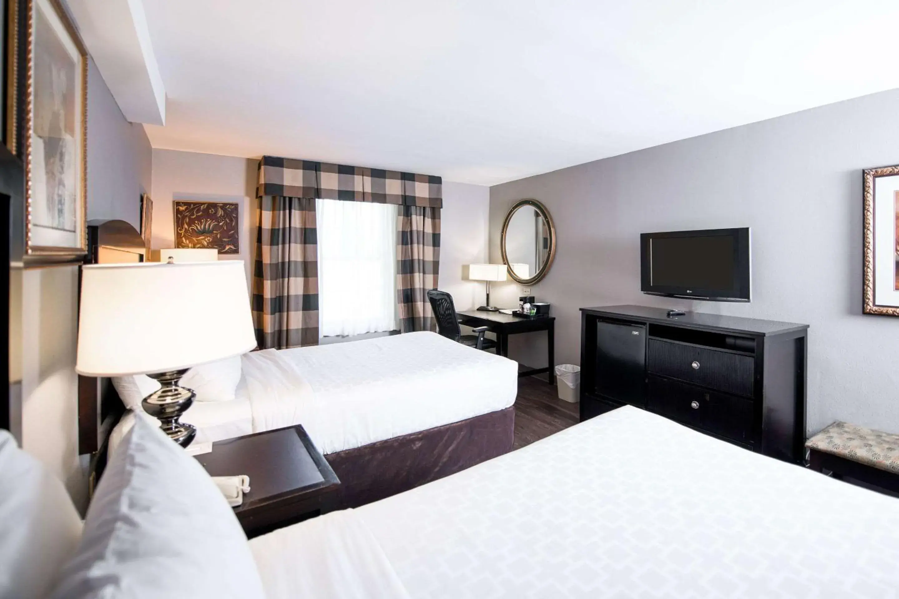 Double Room with Two Double Beds - Non-Smoking in Clarion Hotel & Conference Center Leesburg Double Room with Two Double Beds - Non-Smoking in Clarion Hotel & Conference Center Leesburg
