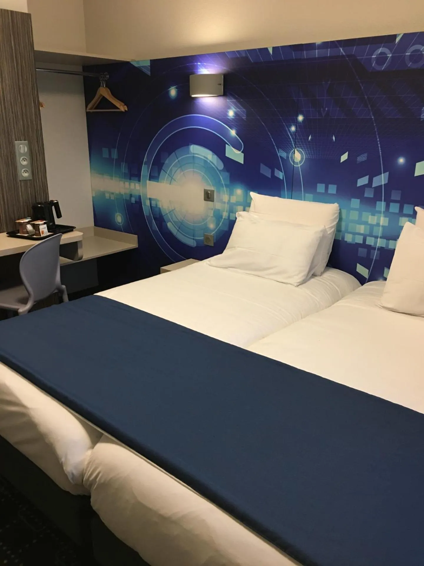 Bedroom, Bed in Kyriad Poitiers Jules Verne Site du Futuroscope