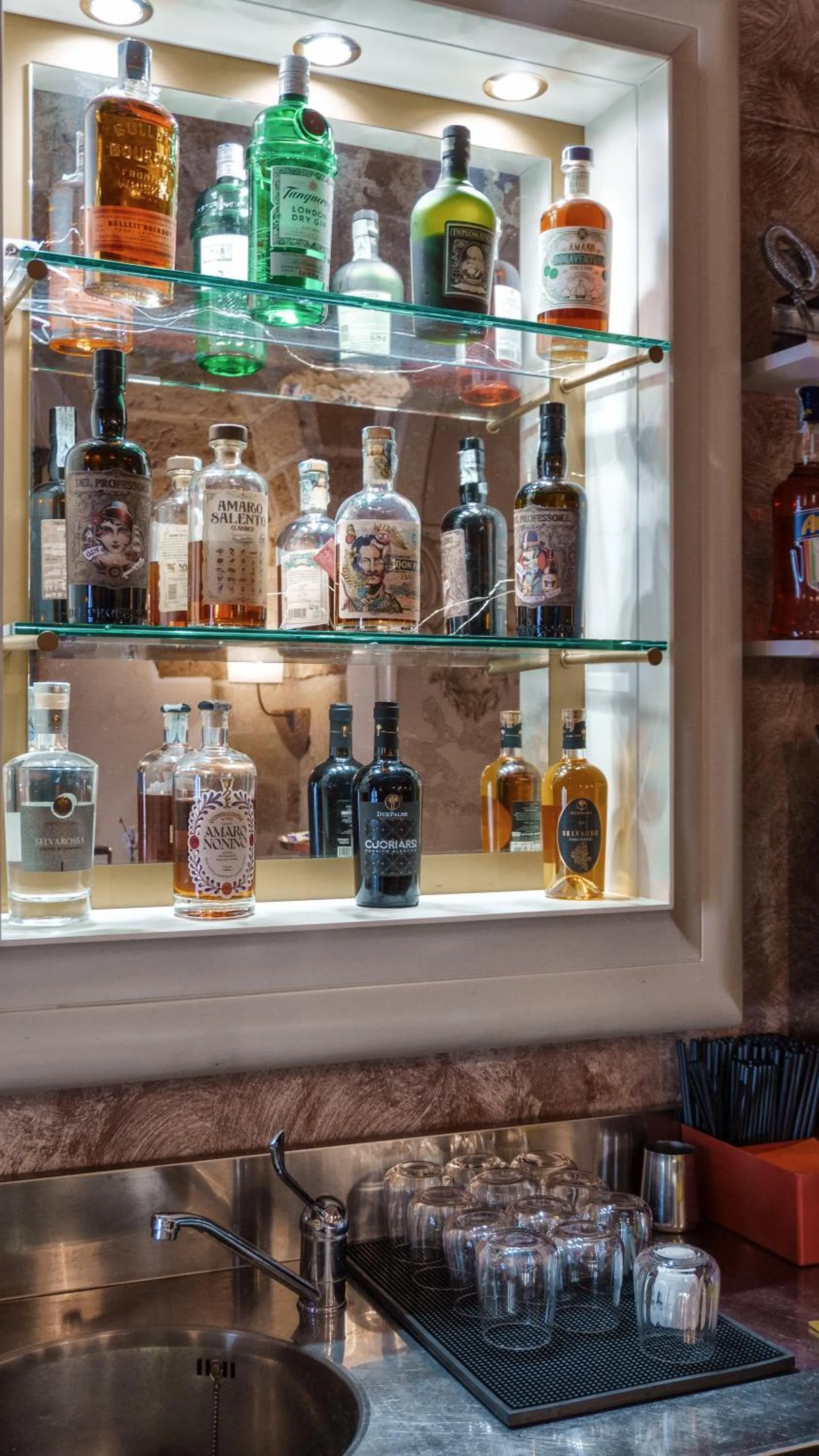 Lounge or bar in Kelina Charme Hotel by Cantine Due Palme