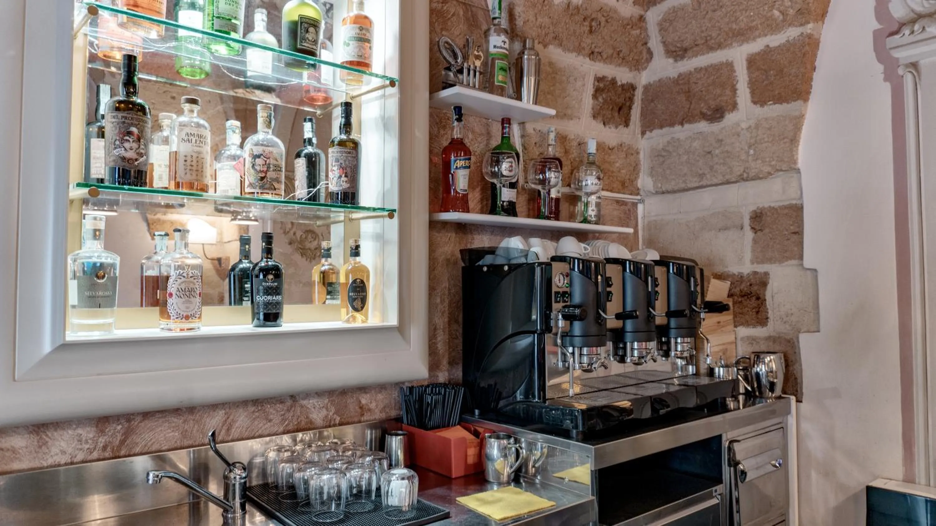 Lobby or reception in Kelina Charme Hotel by Cantine Due Palme