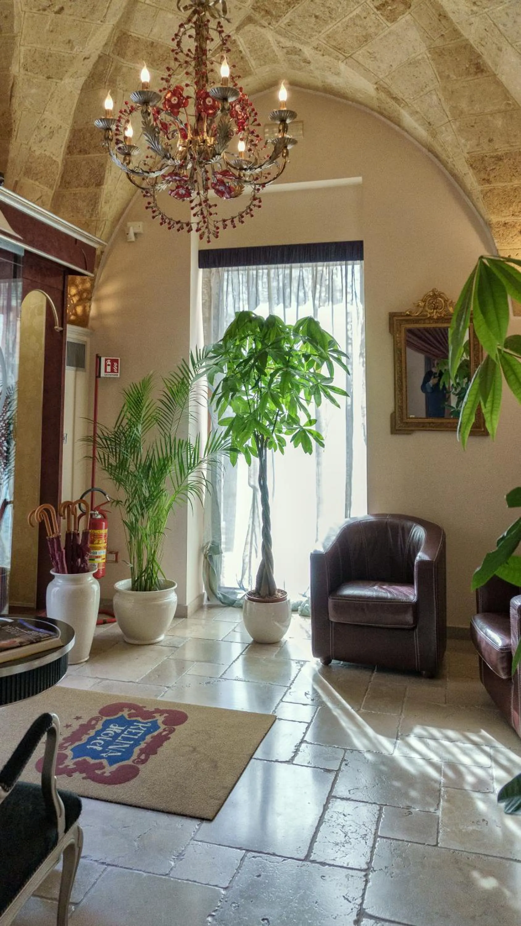 Lobby or reception in Kelina Charme Hotel by Cantine Due Palme