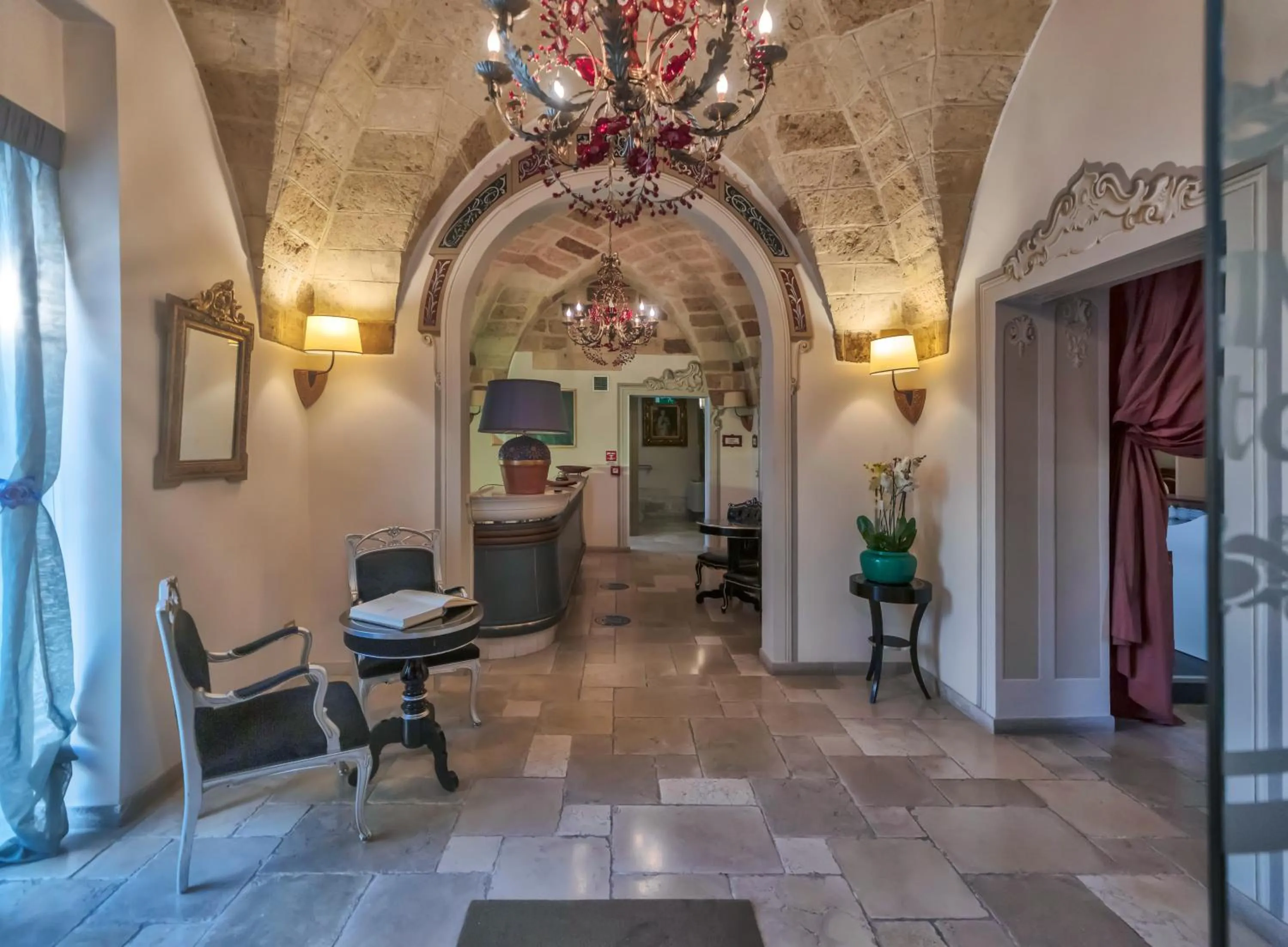 Lobby or reception in Kelina Charme Hotel by Cantine Due Palme