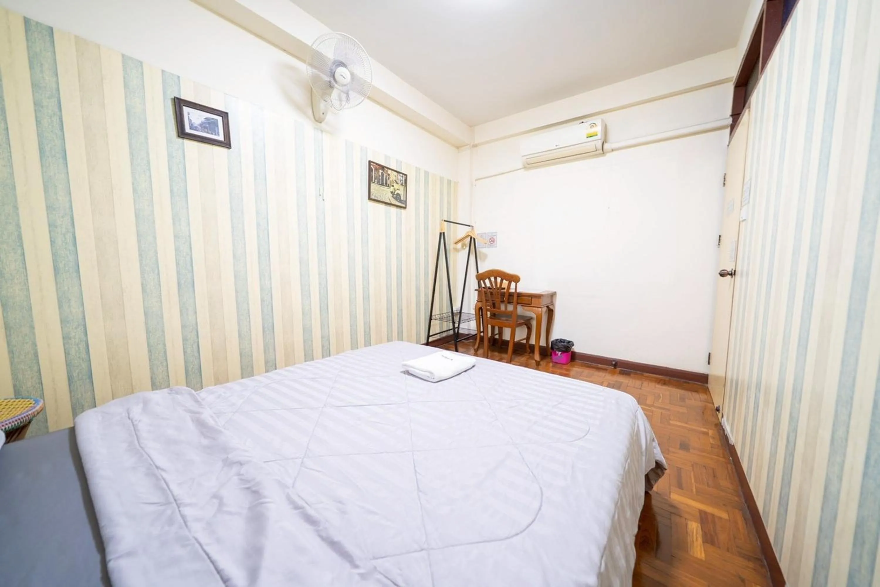 Bed in Koenji Guest House & Bar Chiang Mai