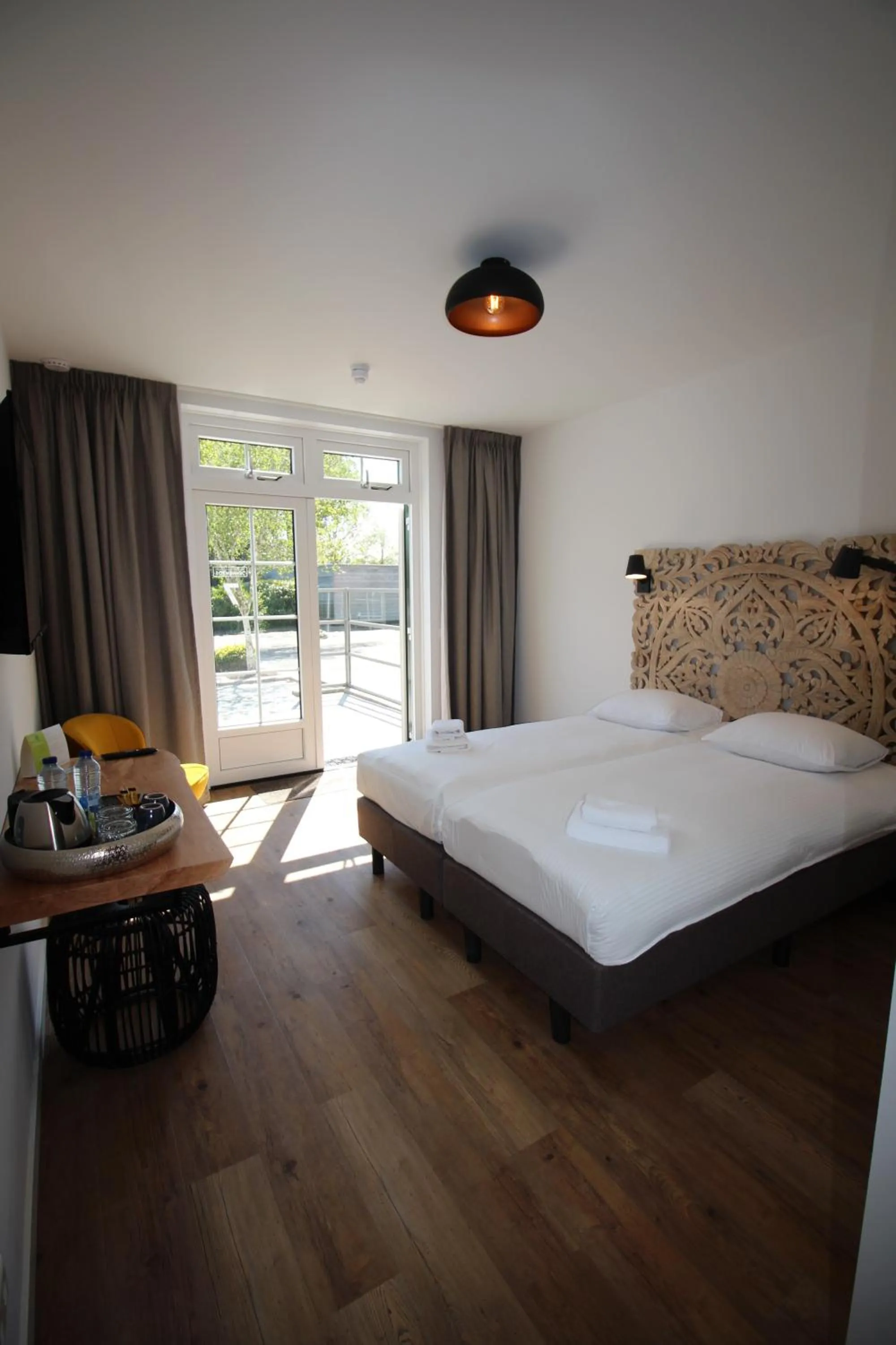 Photo of the whole room, Bed in Strandhotel Dennenbos