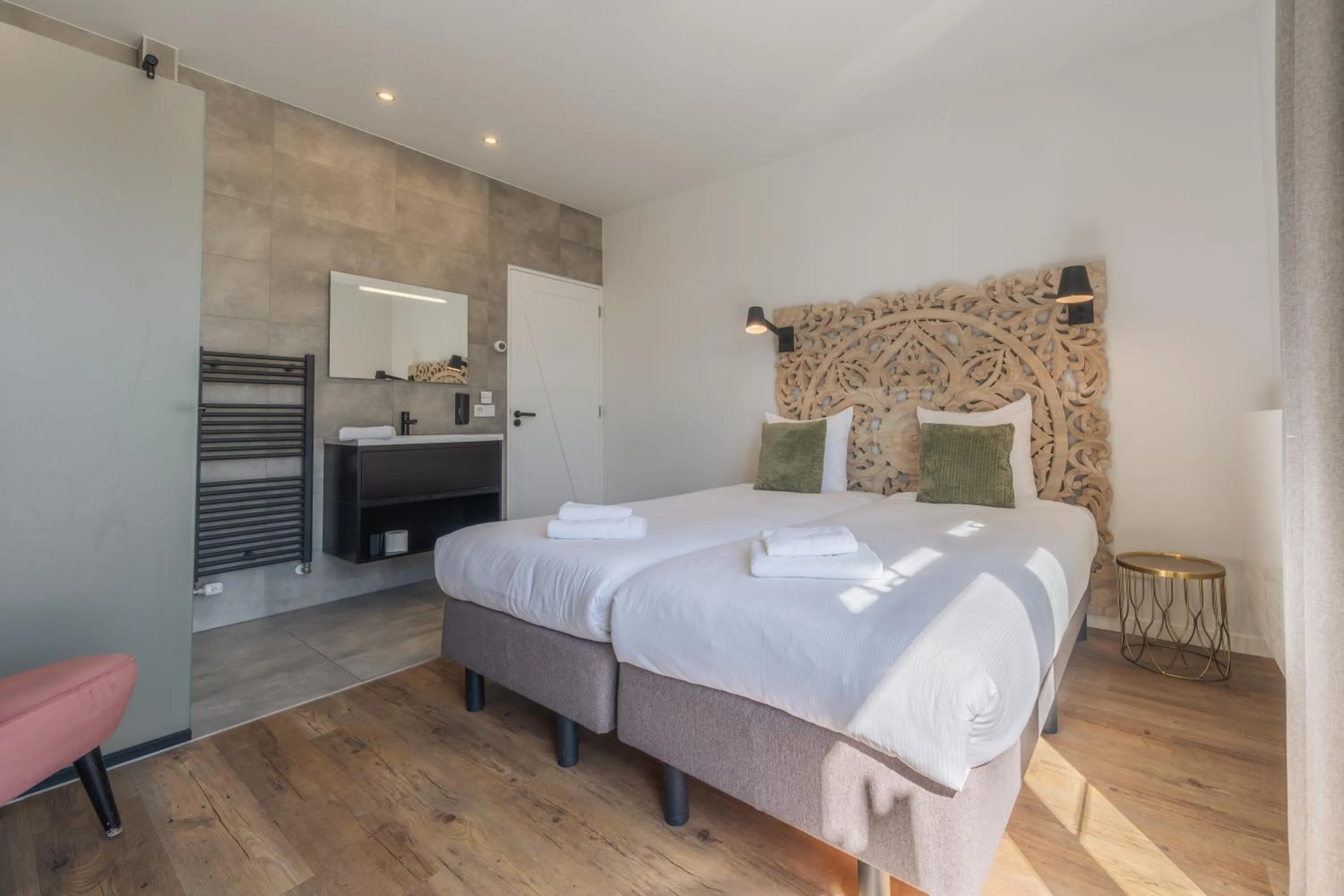 Bedroom, Bed in Strandhotel Dennenbos