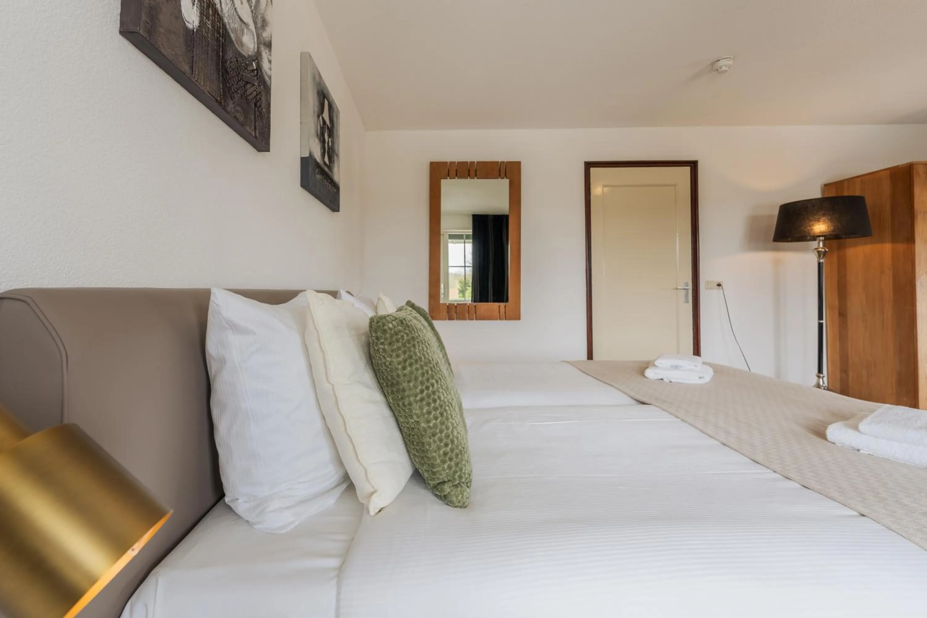 Bed in Strandhotel Dennenbos