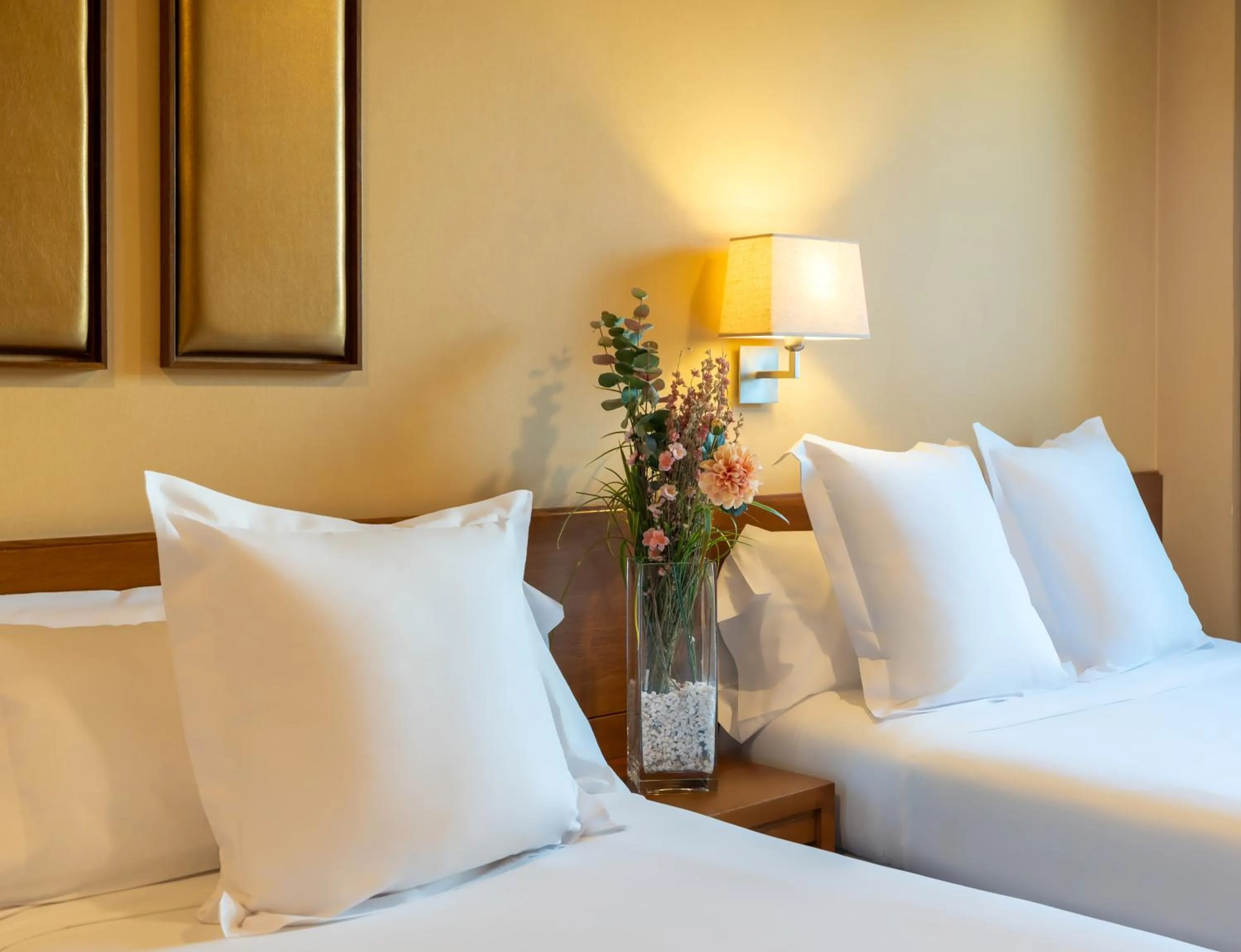 Photo of the whole room, Bed in Sterling