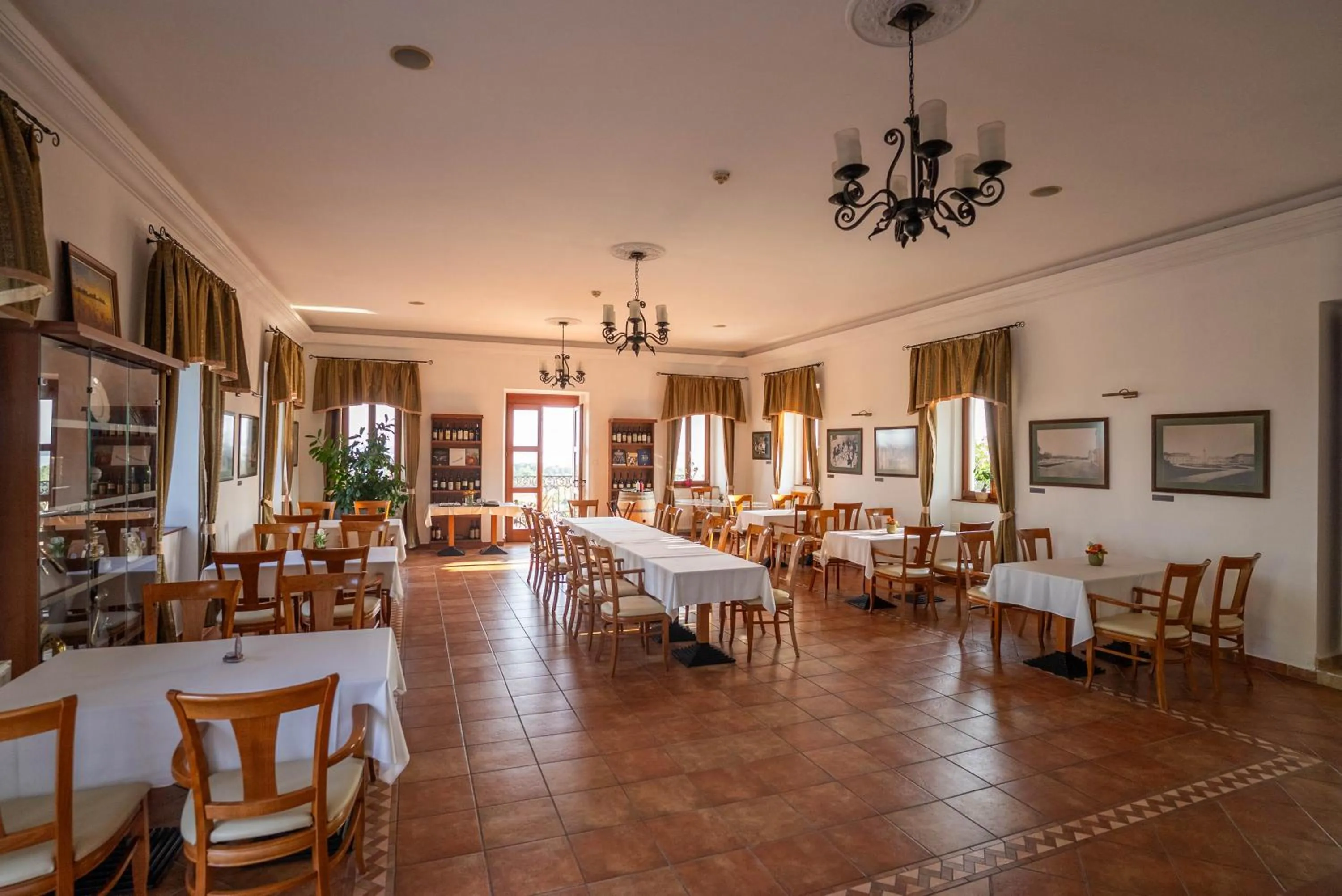 Restaurant/places to eat in Zenit Wellness Hotel Balaton