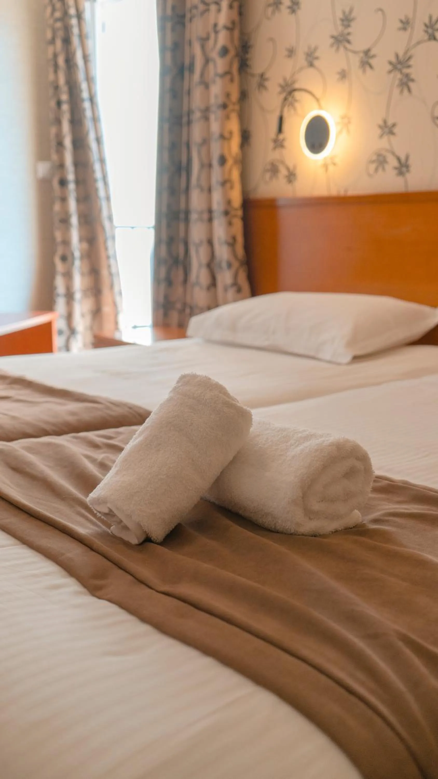 Property building, Bed in Palatino Hotel