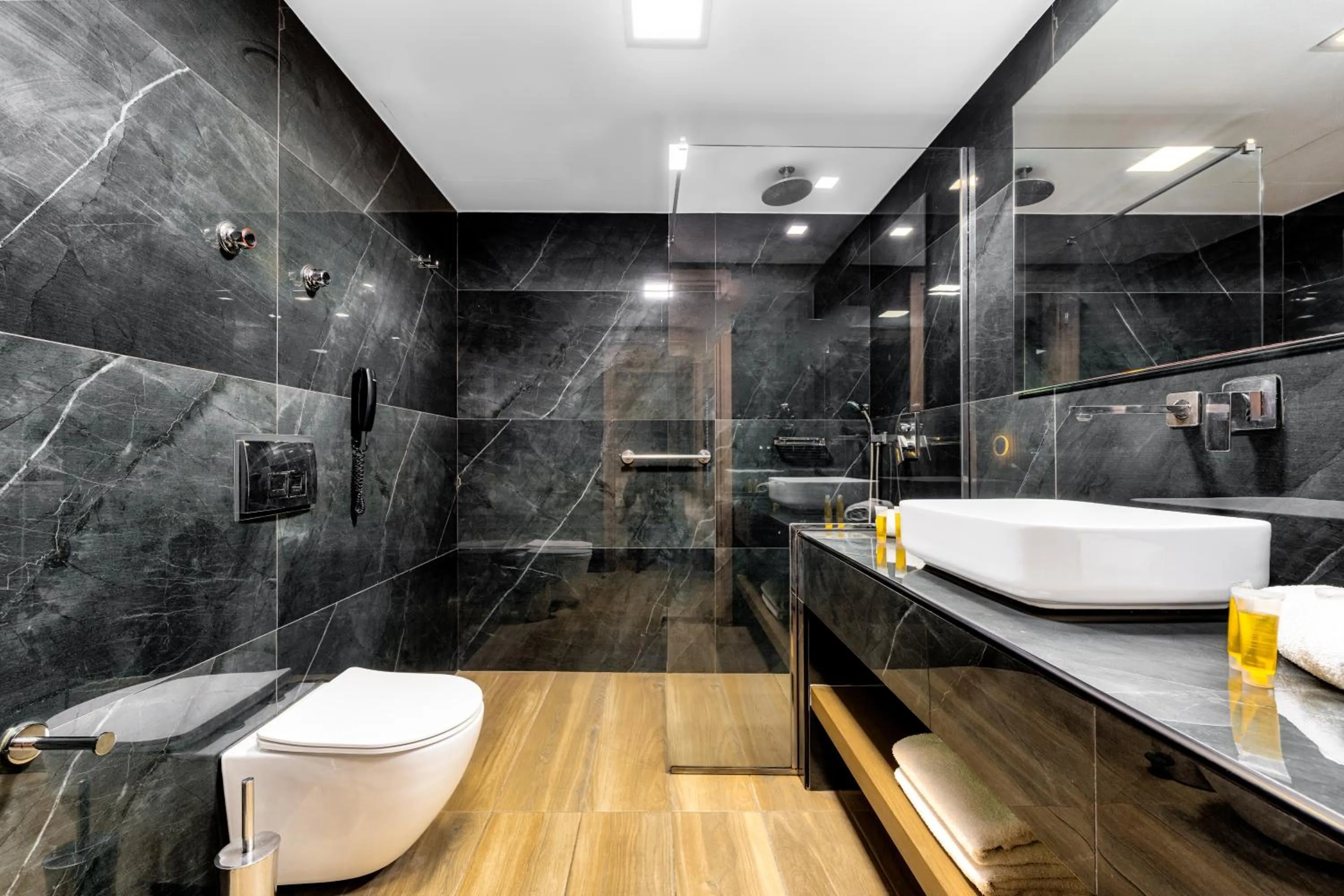 Shower in Palatino Hotel