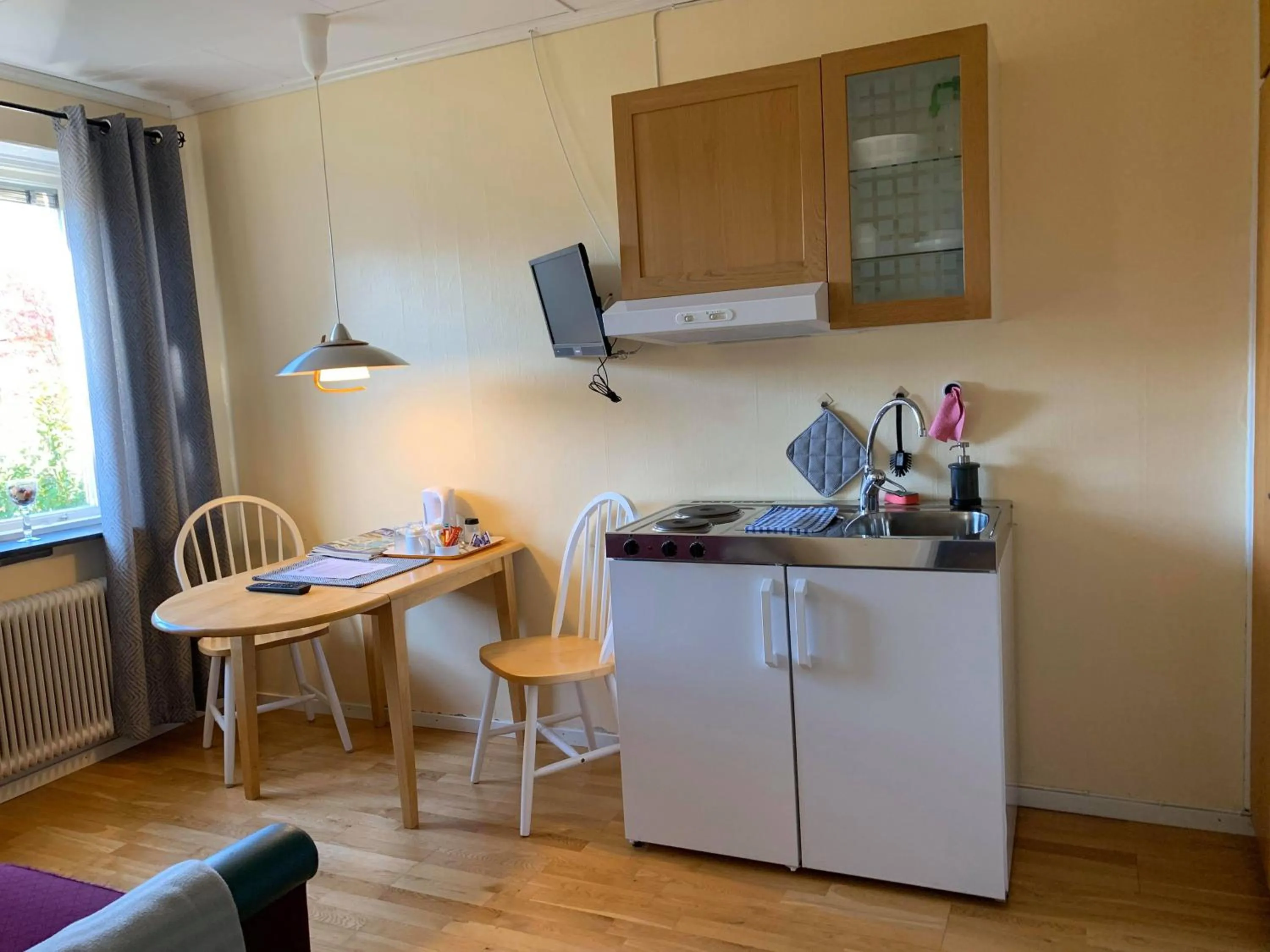 Kitchen or kitchenette in Brålanda Hotell och Vandrarhem