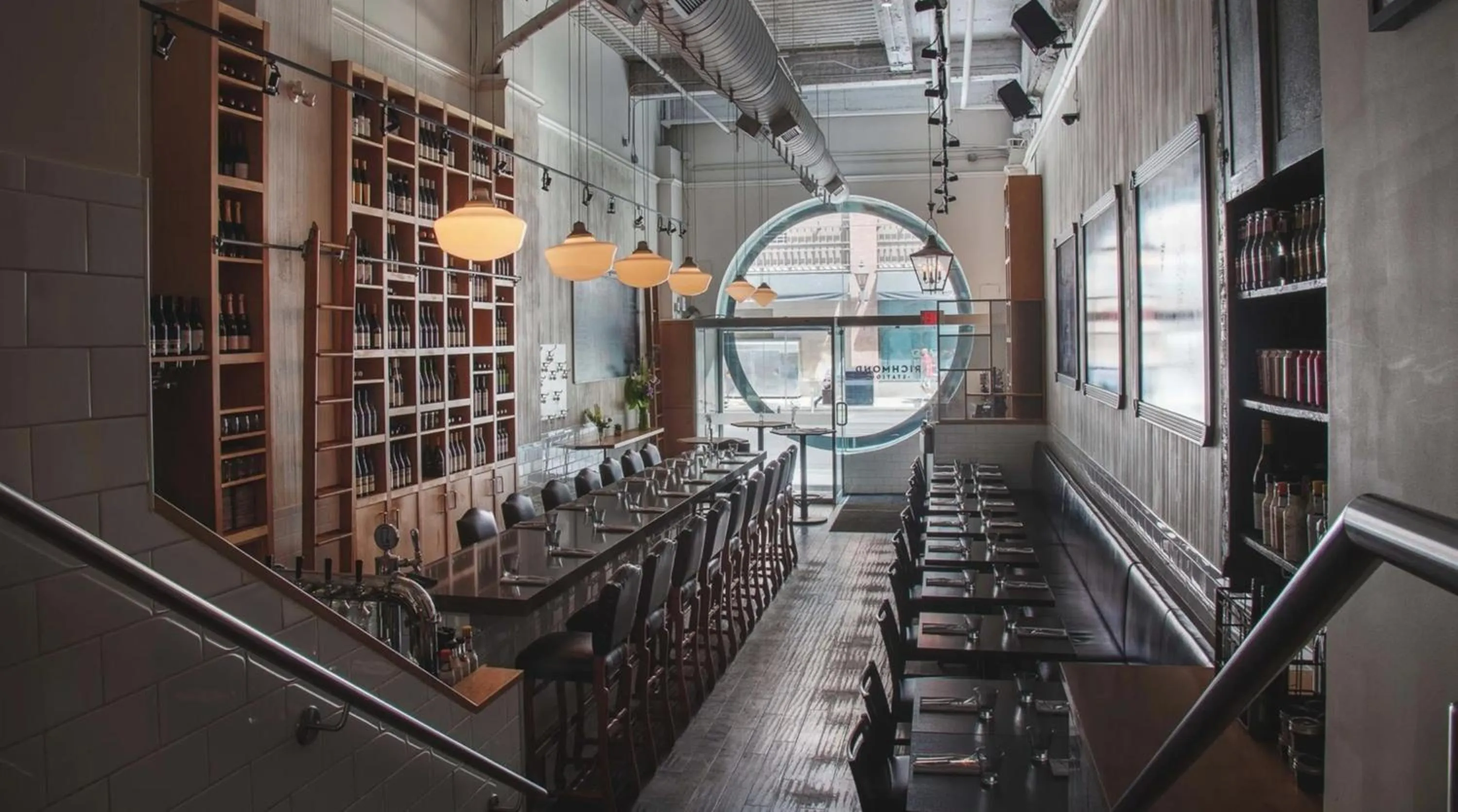 Restaurant/places to eat in Holiday Inn Express Toronto Downtown by IHG