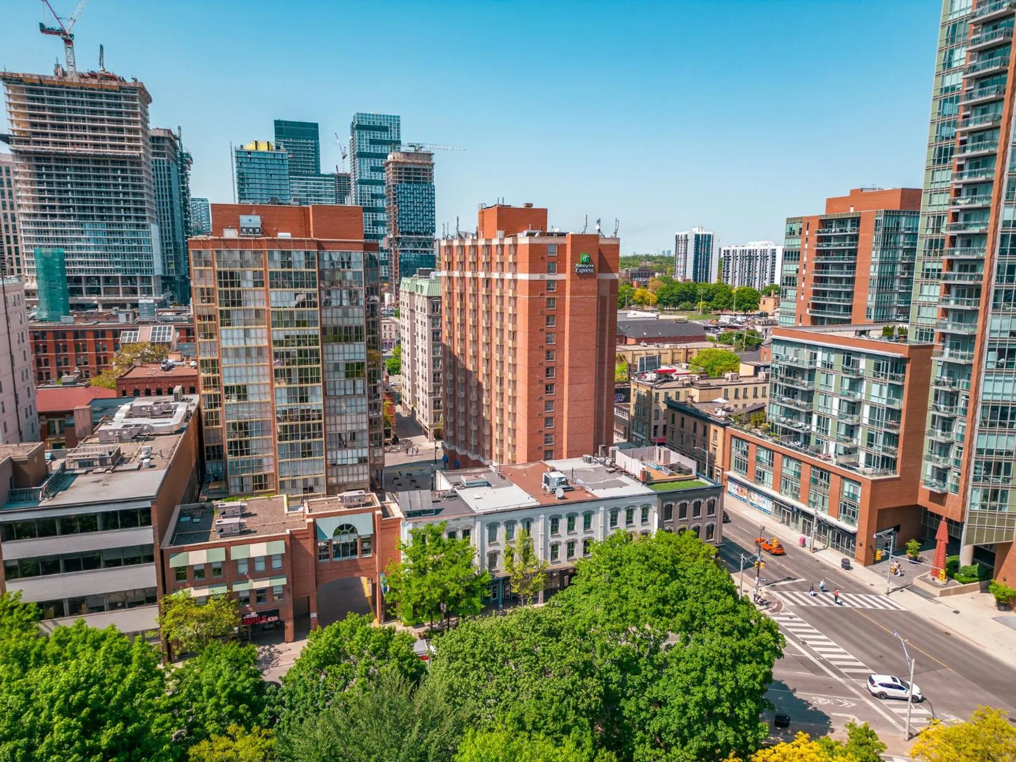 Property building in Holiday Inn Express Toronto Downtown by IHG