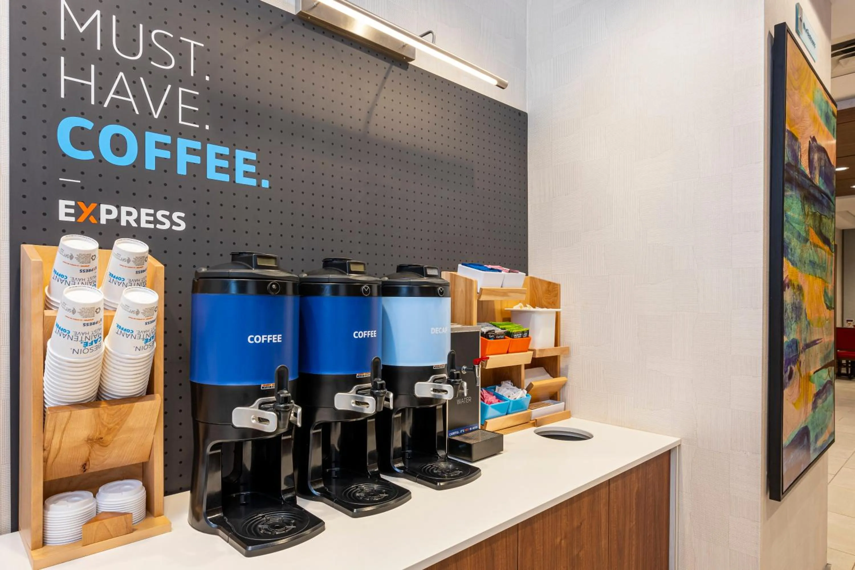 Coffee/tea facilities in Holiday Inn Express Toronto Downtown by IHG