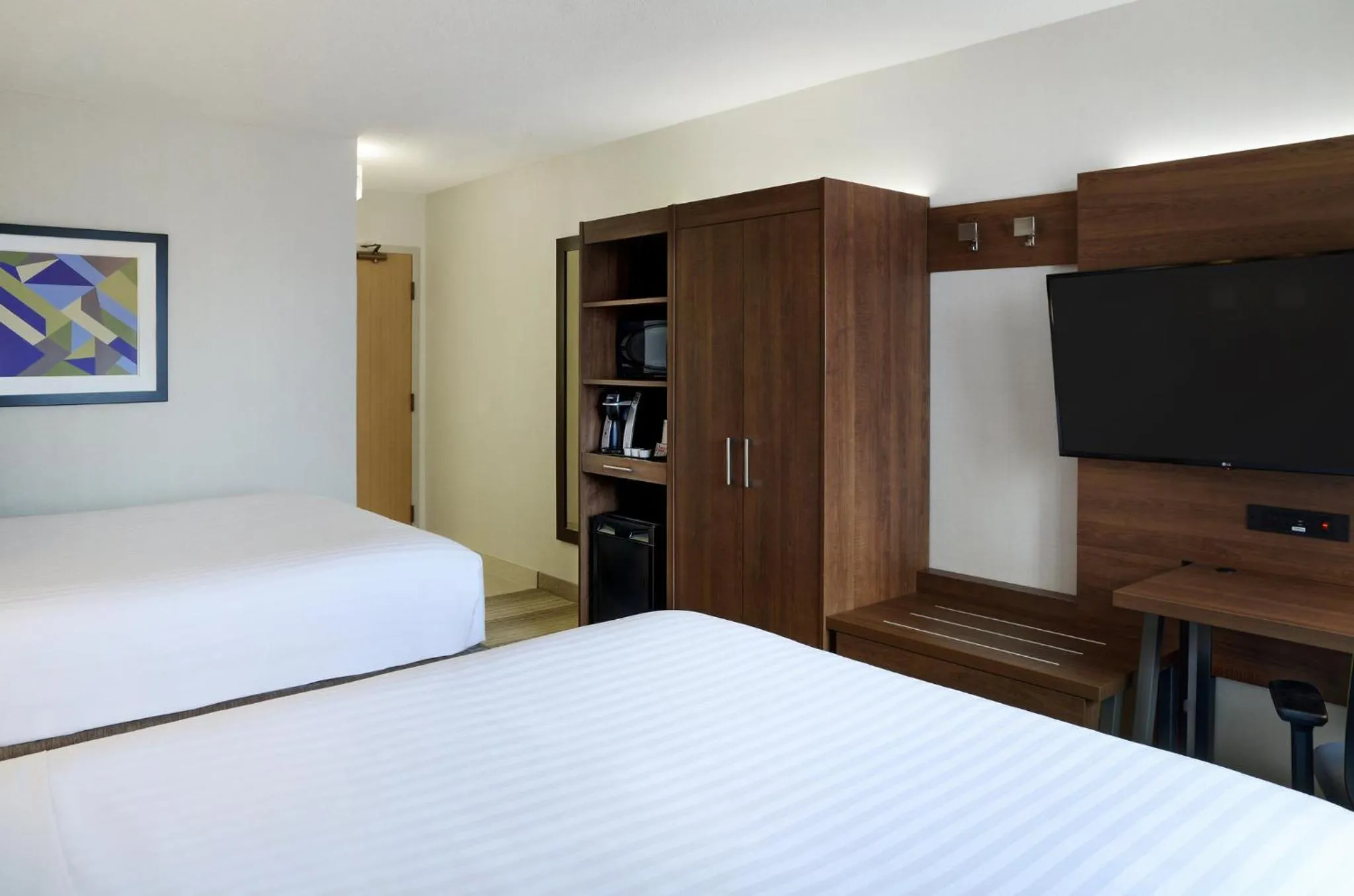 Photo of the whole room, Bed in Holiday Inn Express Toronto Downtown by IHG