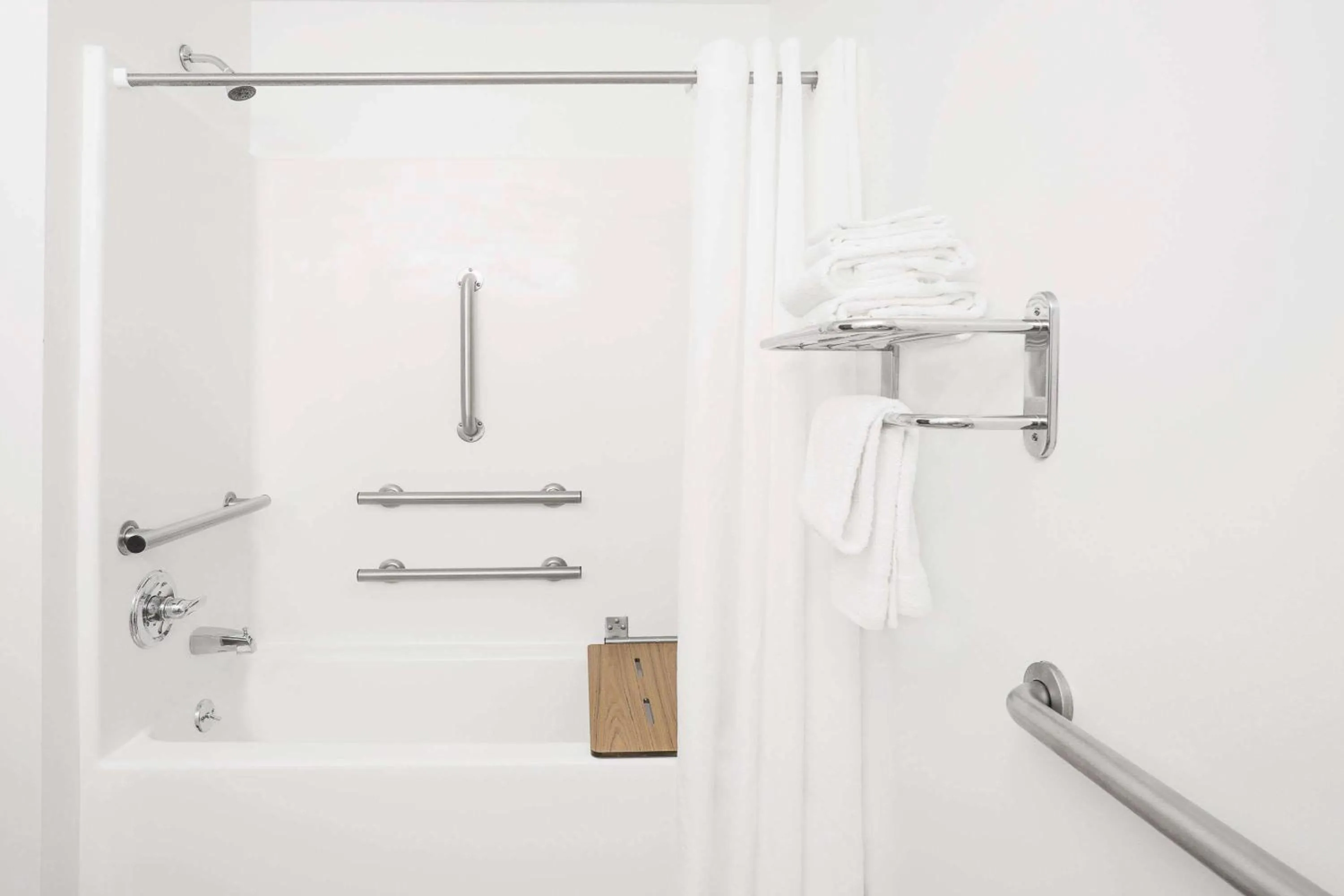 Bathroom in Microtel Inn & Suites Beckley East