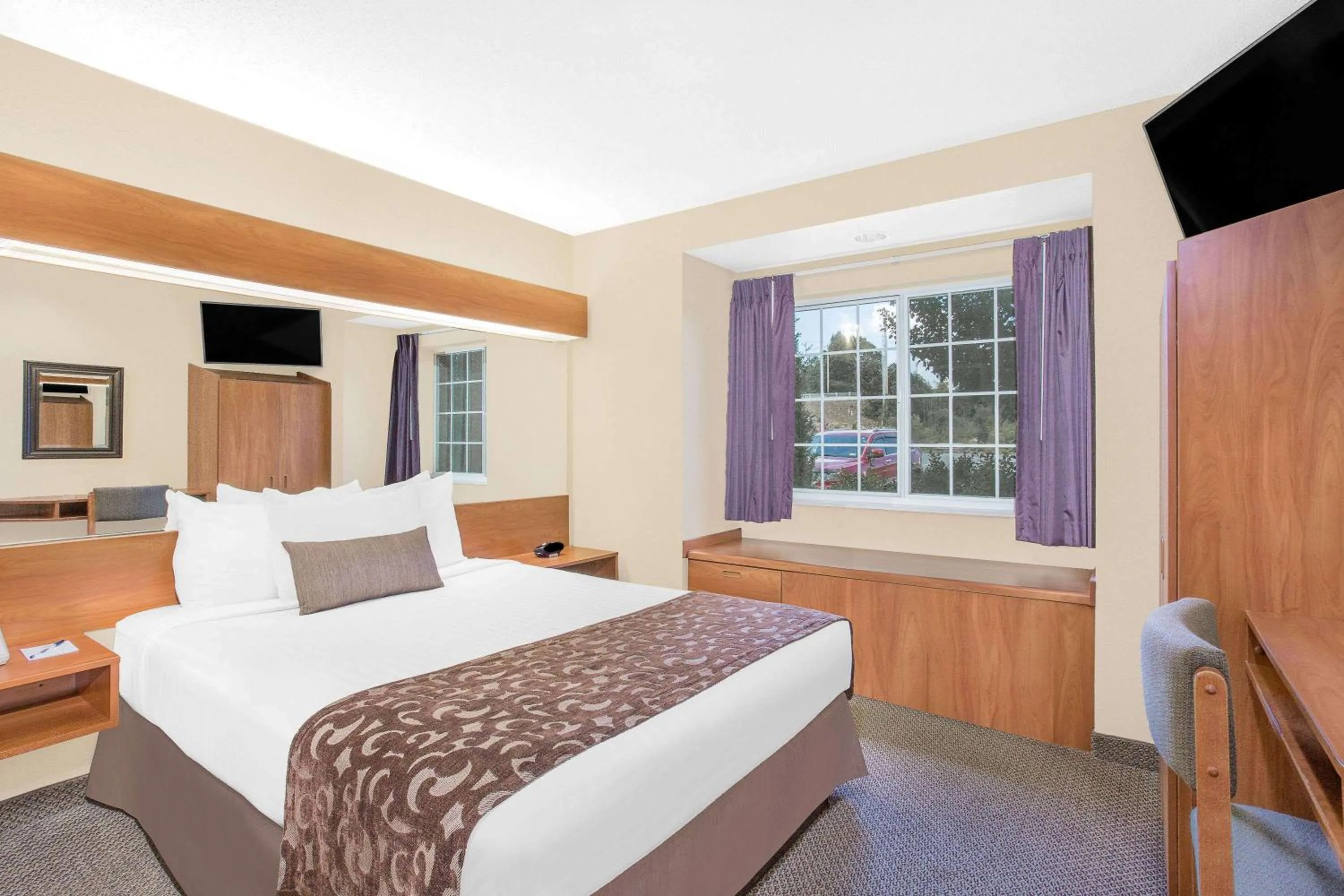 Photo of the whole room, Bed in Microtel Inn & Suites Beckley East