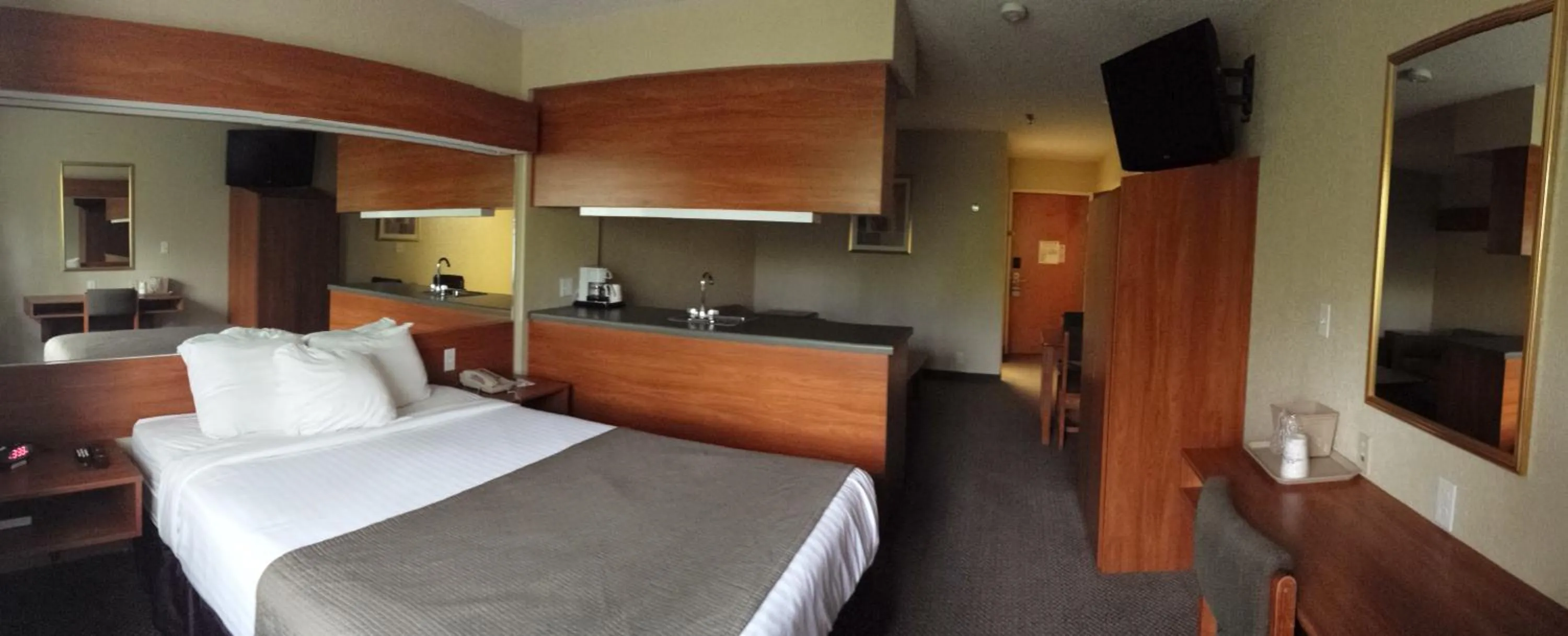 Shower, Bed in Microtel Inn & Suites Beckley East