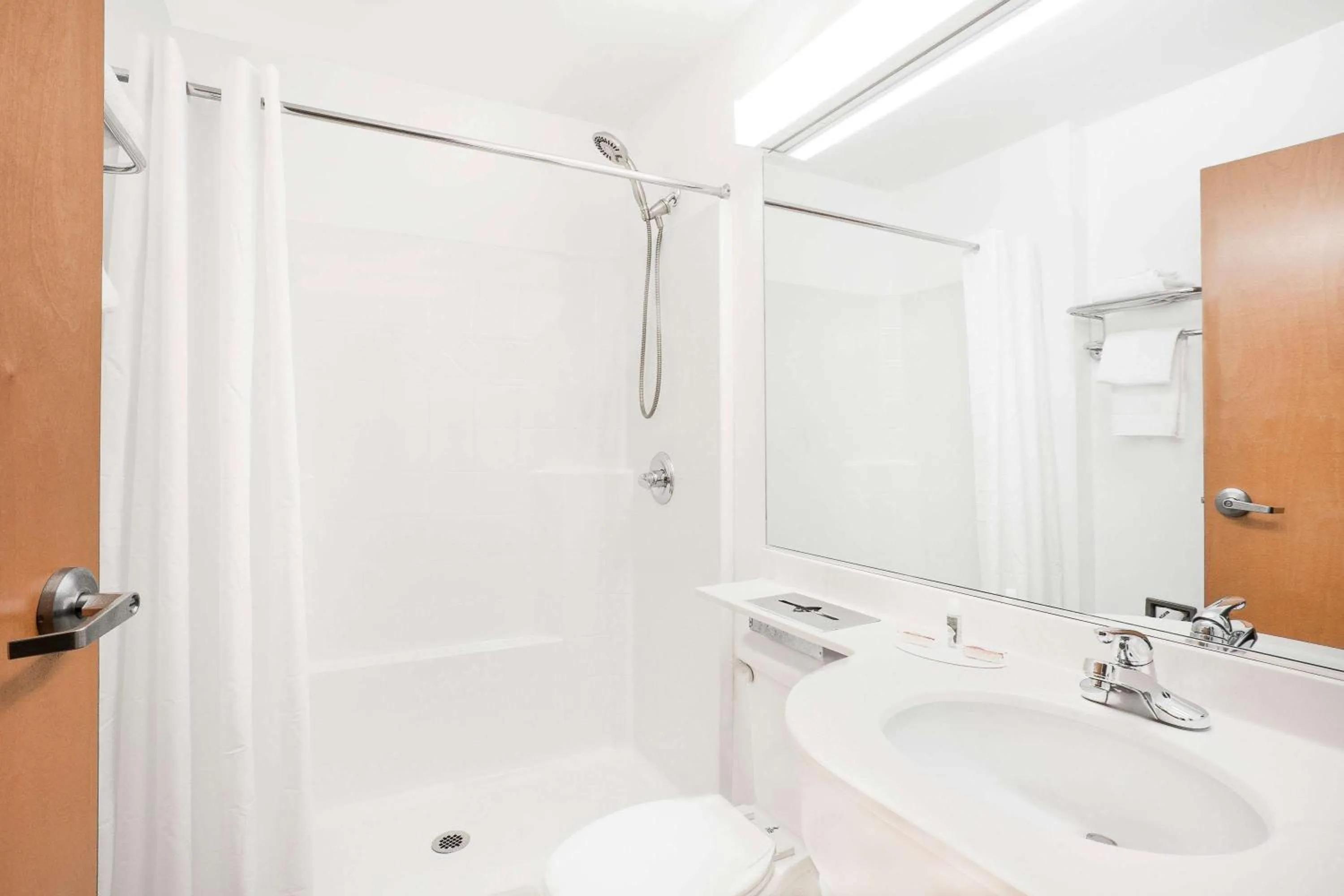 Bathroom in Microtel Inn & Suites Beckley East