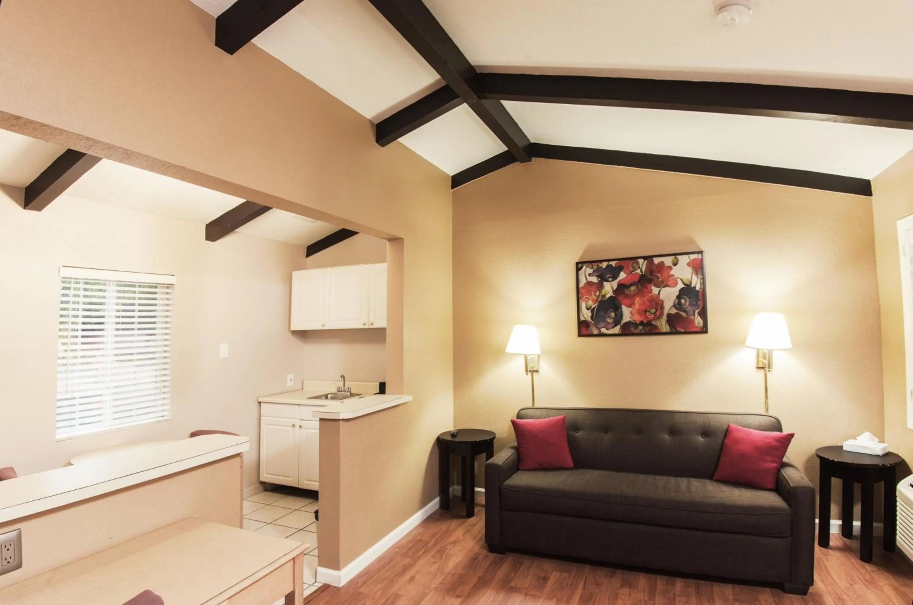 Living room in Tri-Valley Inn & Suites