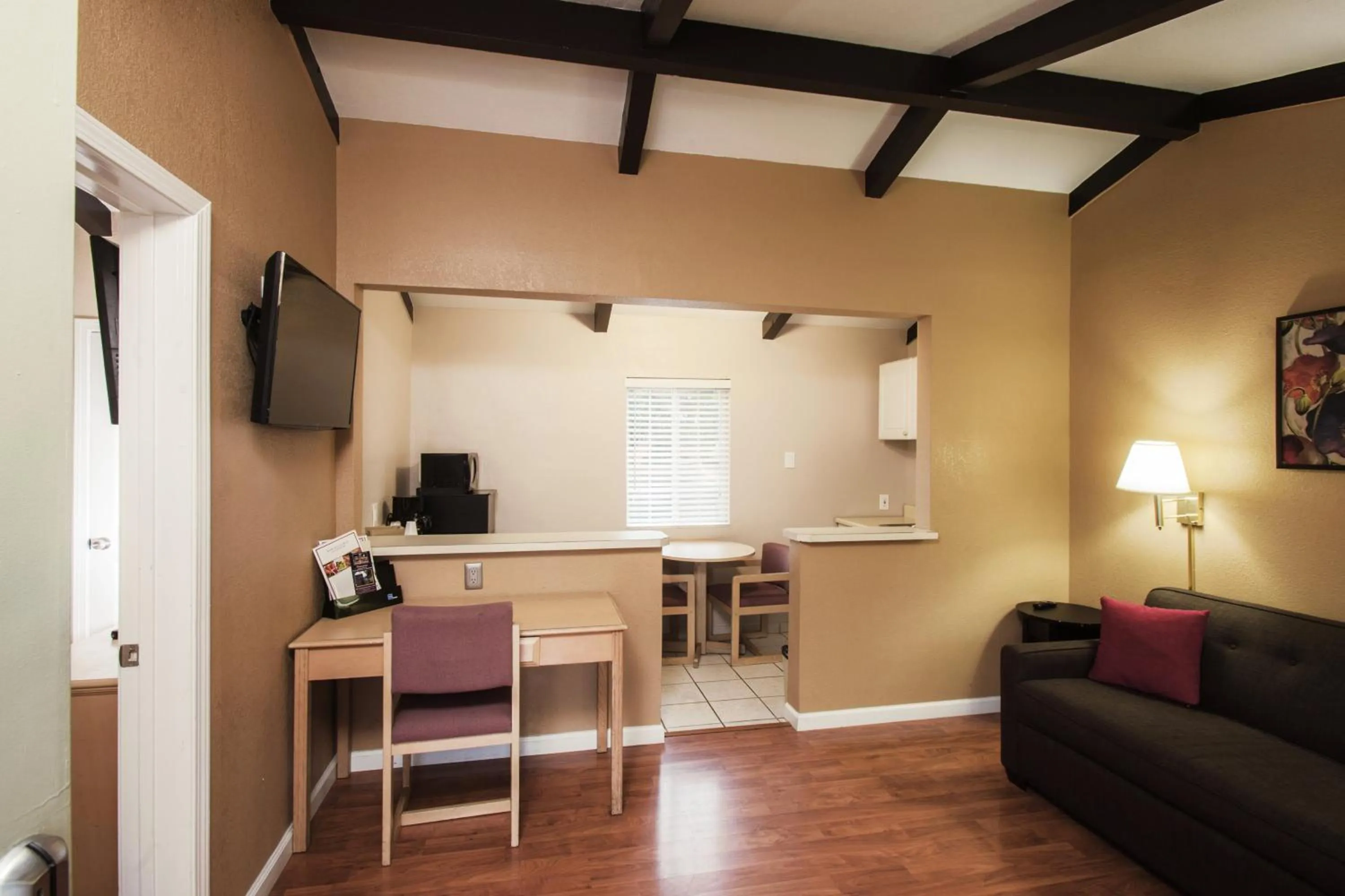 Living room in Tri-Valley Inn & Suites