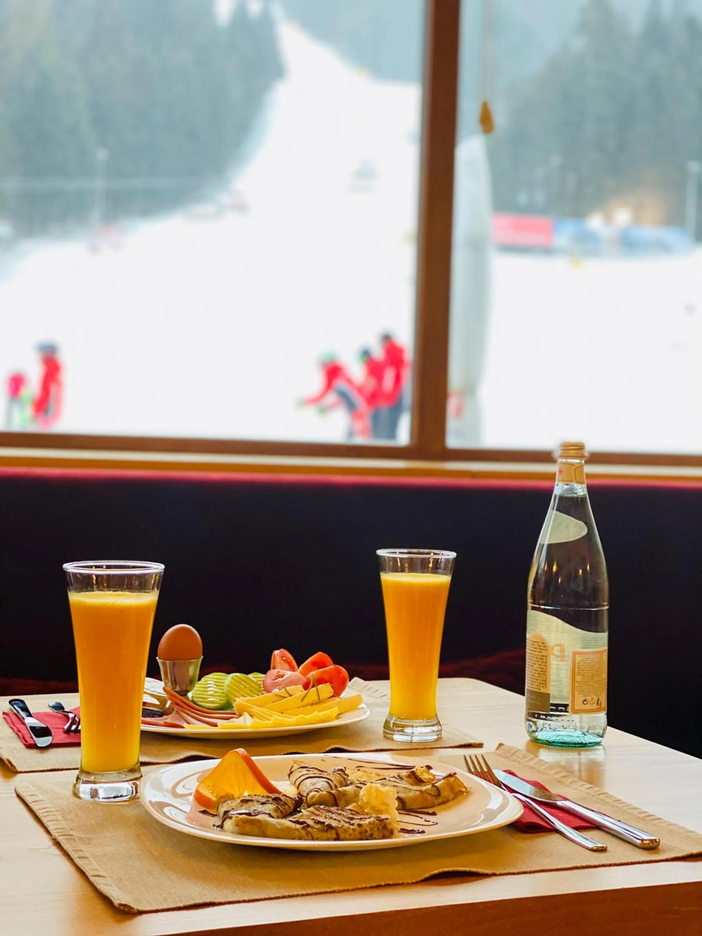 Restaurant/places to eat in Ice Angels Hotel