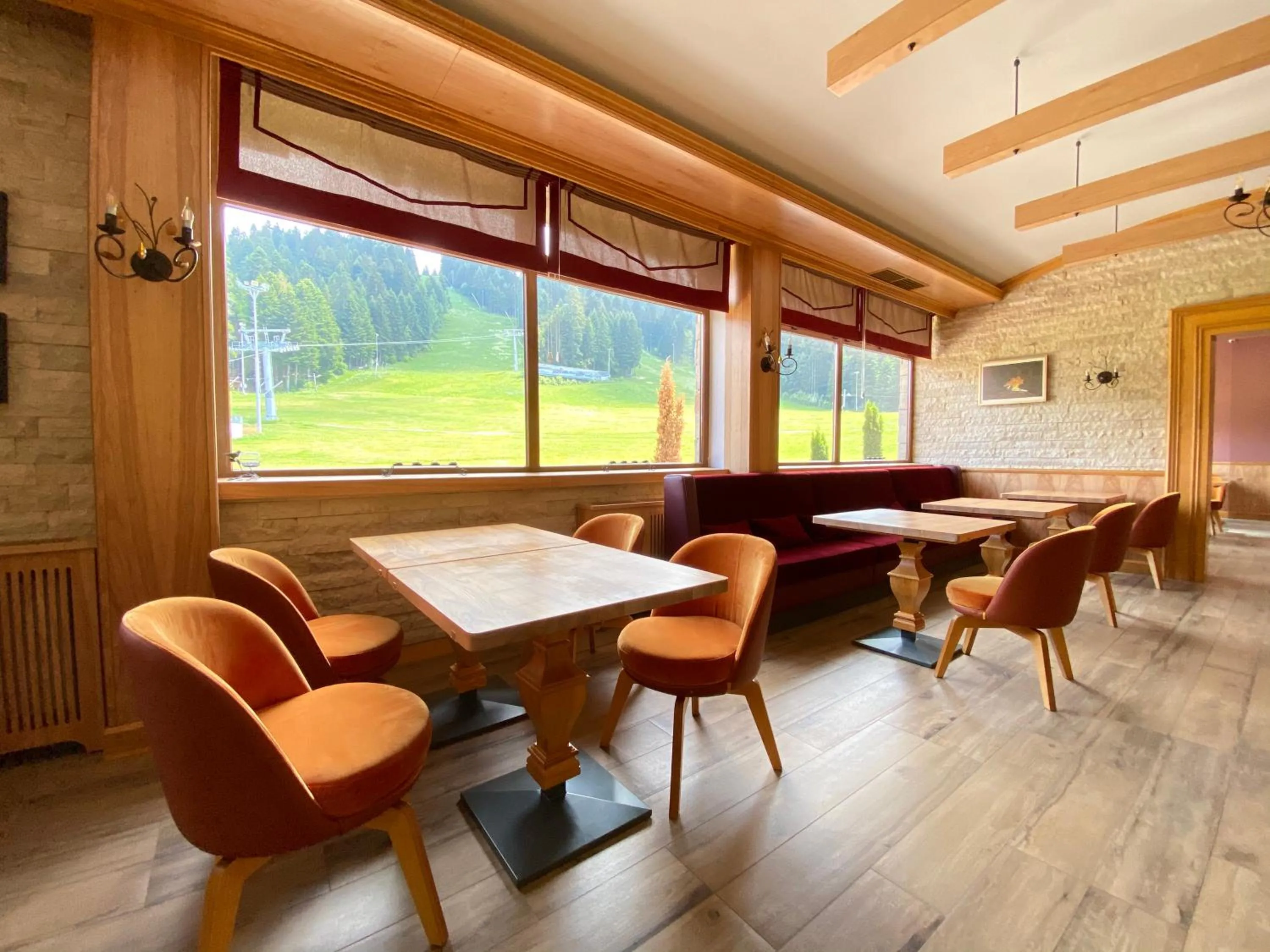 Restaurant/places to eat in Ice Angels Hotel