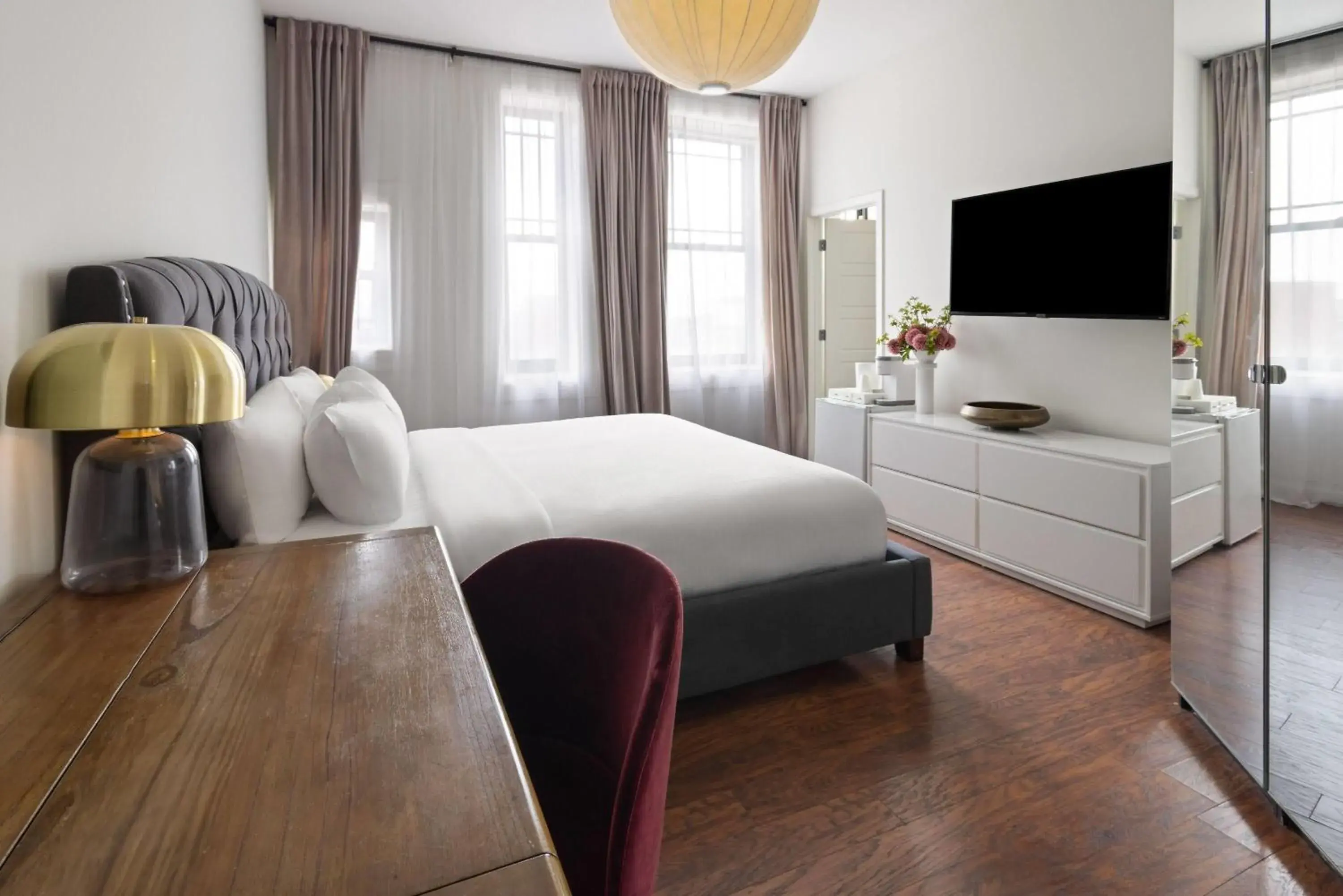 King Room with Roll-in Shower - Mobility Access/Non-Smoking in Hotel Brexton, Trademark Collection by Wyndham King Room with Roll-in Shower - Mobility Access/Non-Smoking in Hotel Brexton, Trademark Collection by Wyndham